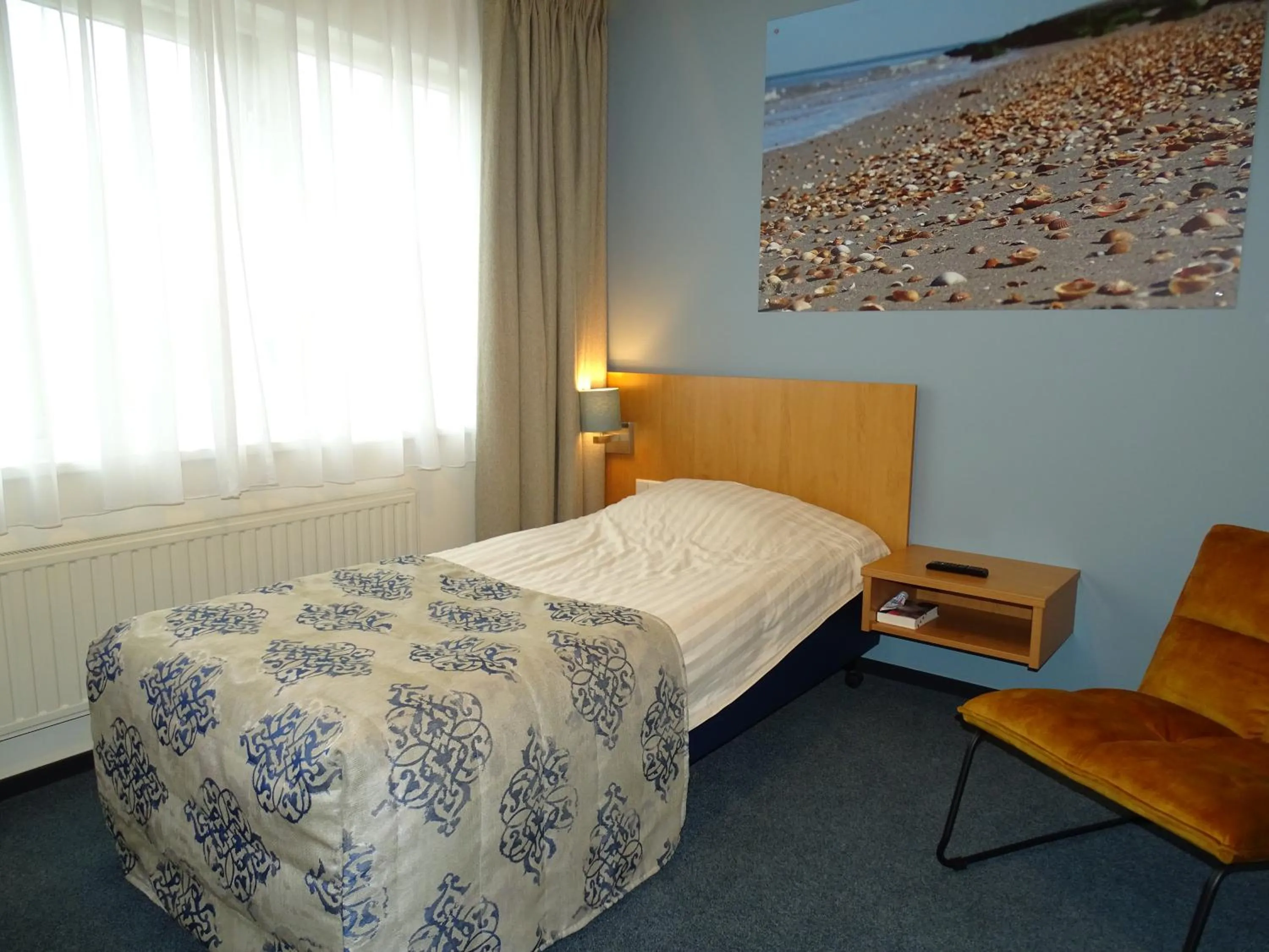 Guests, Bed in Hotel Café Restaurant "De Kroon"