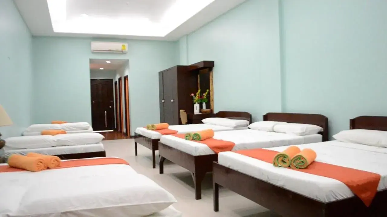 Mixed Dormitory Room in San Remigio Beach Club Mixed Dormitory Room in San Remigio Beach Club
