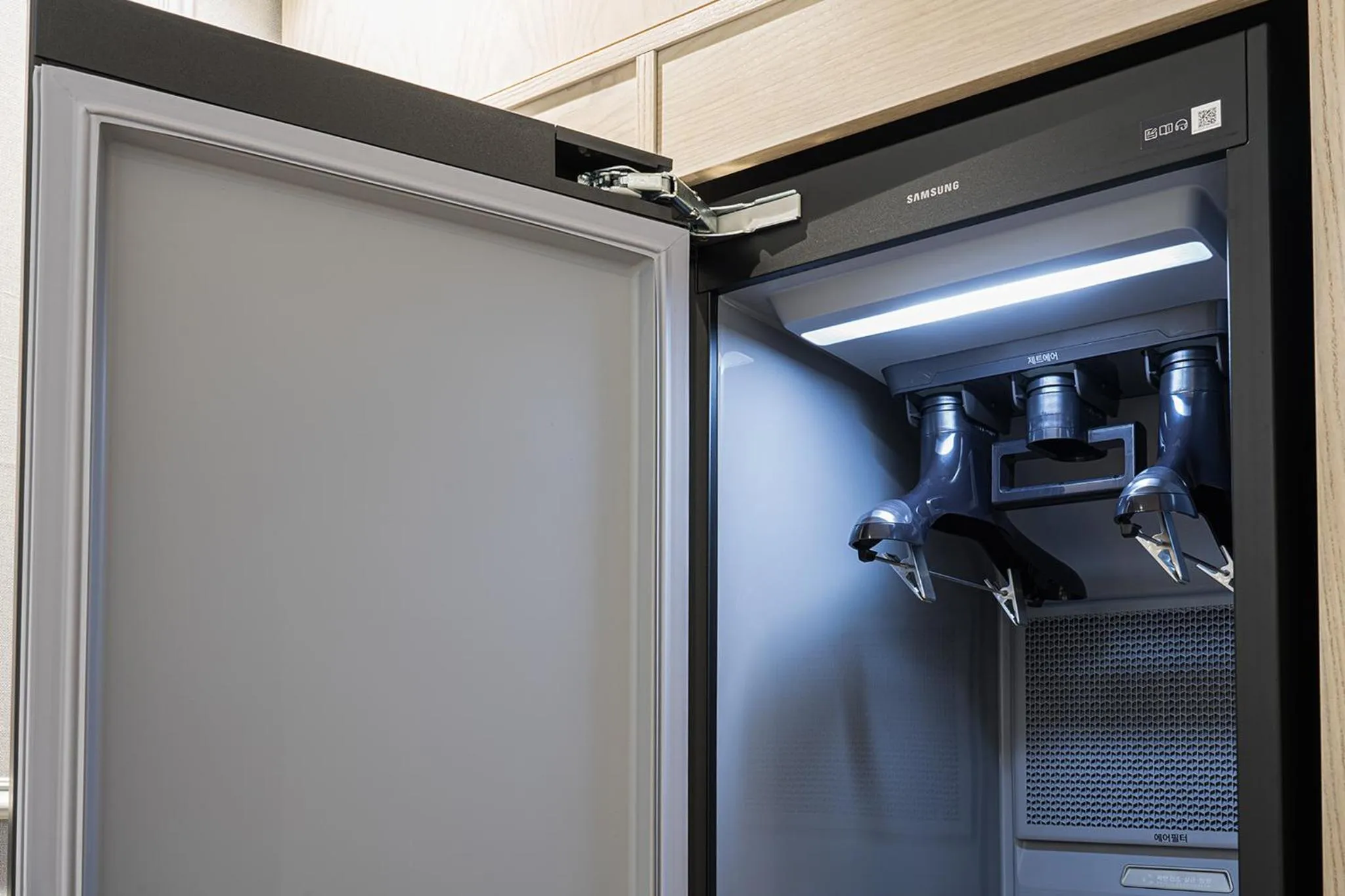 wardrobe in Hound Hotel Mokpo Peace Plaza