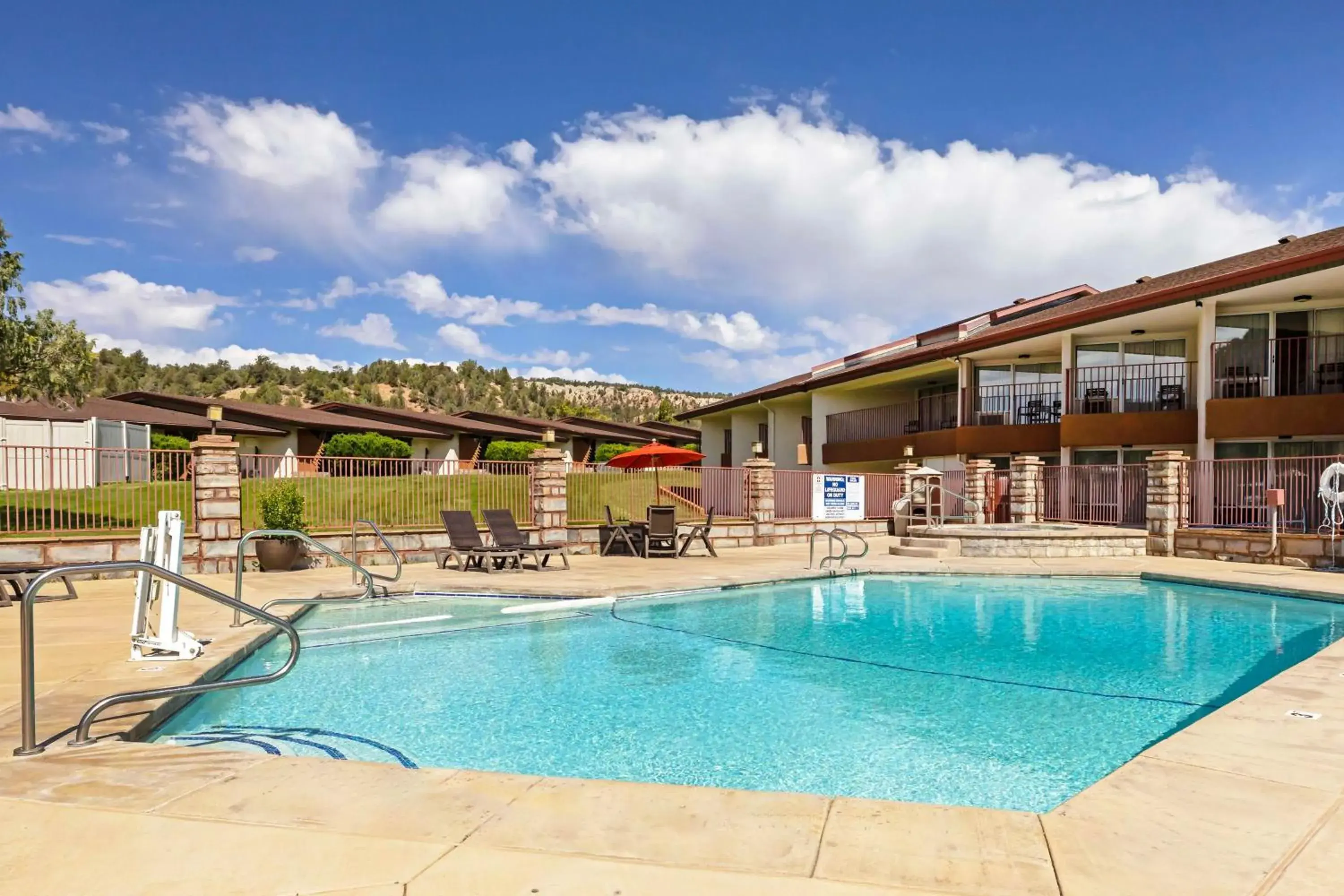 Pool view in Best Western East Zion Thunderbird Lodge Pool view in Best Western East Zion Thunderbird Lodge