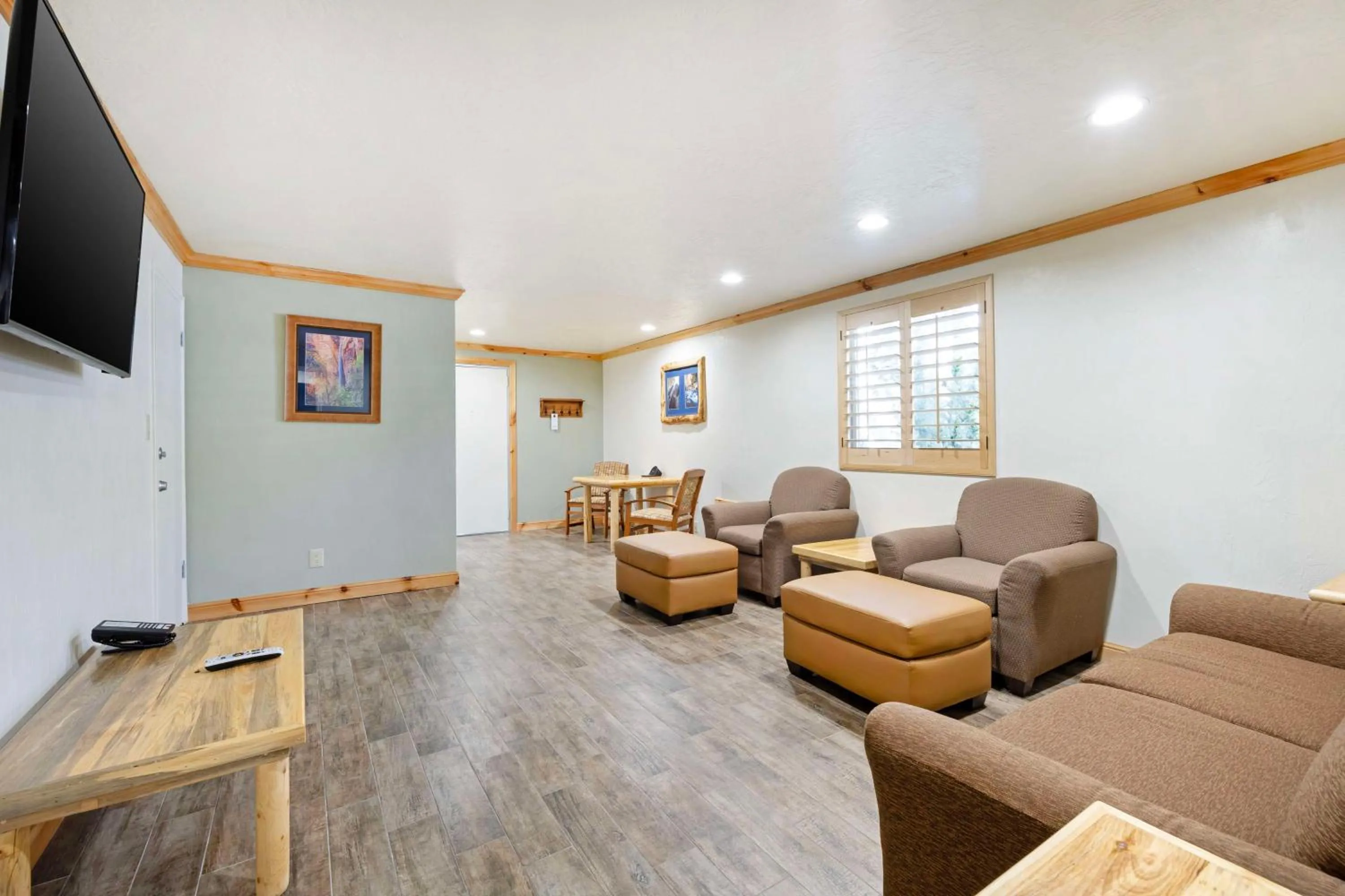 Photo of the whole room in Best Western East Zion Thunderbird Lodge