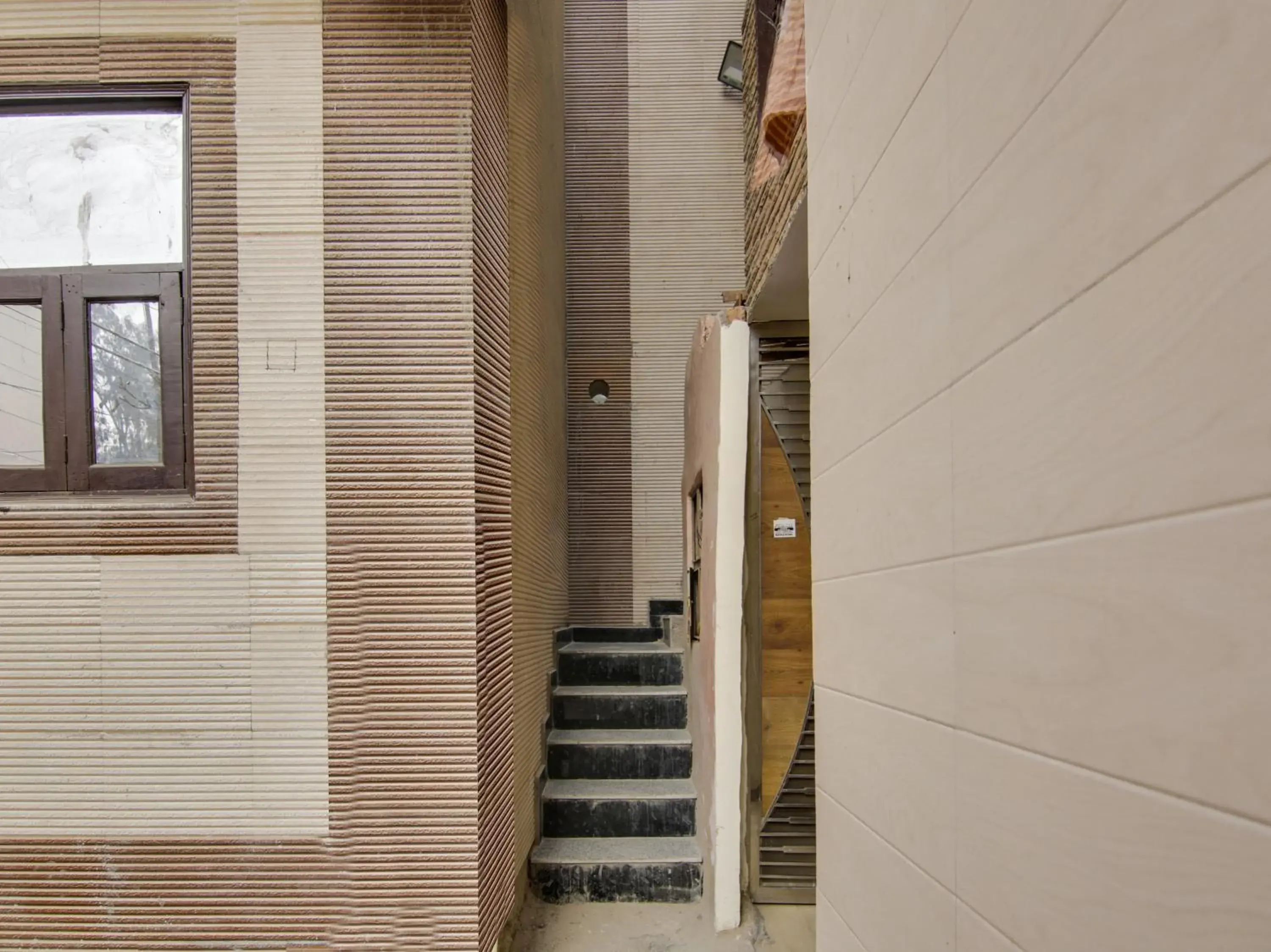 Facade/entrance in Hotel O AR Residency Facade/entrance in Hotel O AR Residency