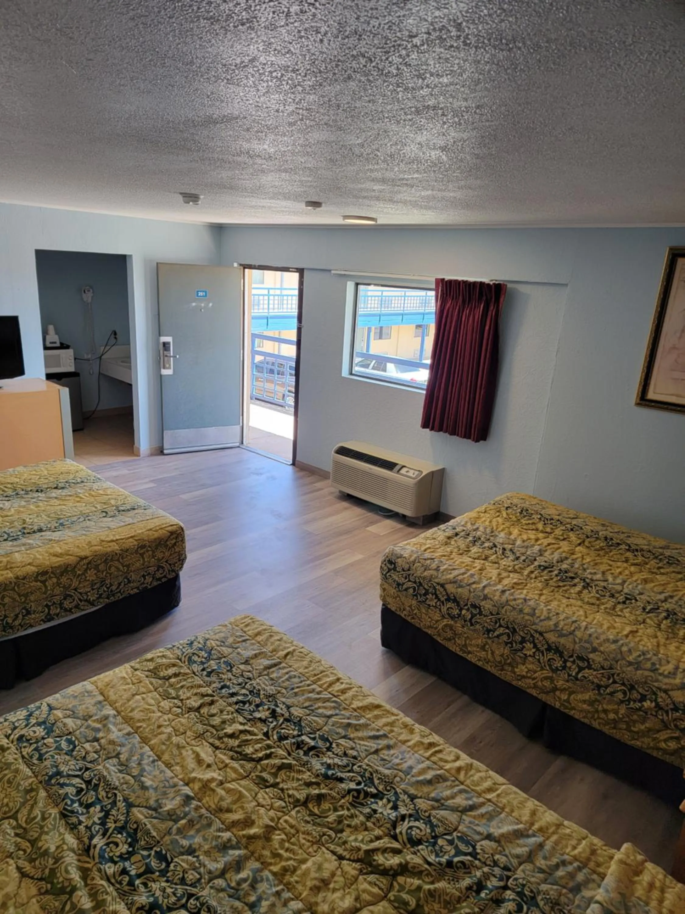 Photo of the whole room, Bed in Travelodge by Wyndham Clovis