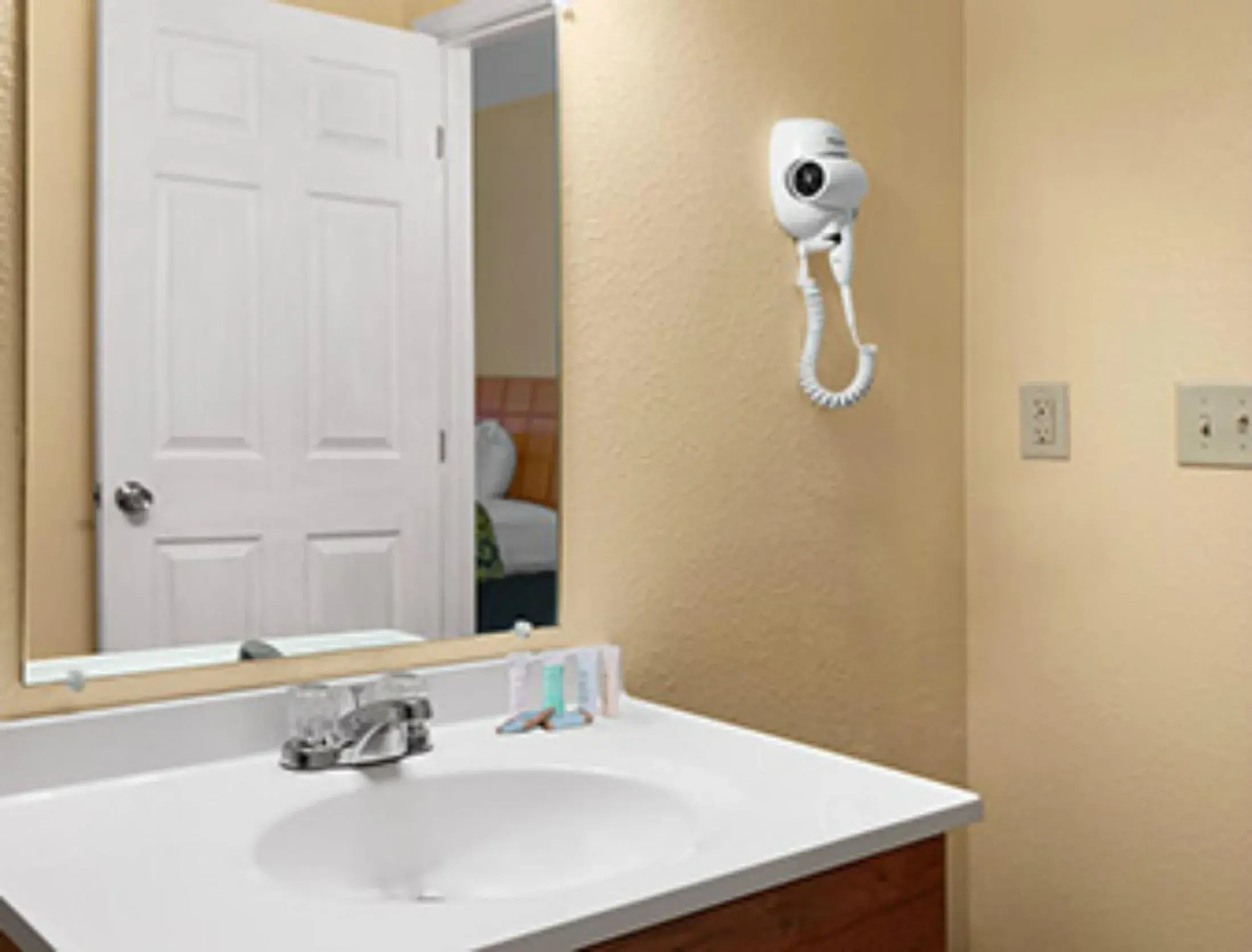 Queen Room with Two Queen Beds - Smoking in Travelodge by Wyndham Clovis Queen Room with Two Queen Beds - Smoking in Travelodge by Wyndham Clovis