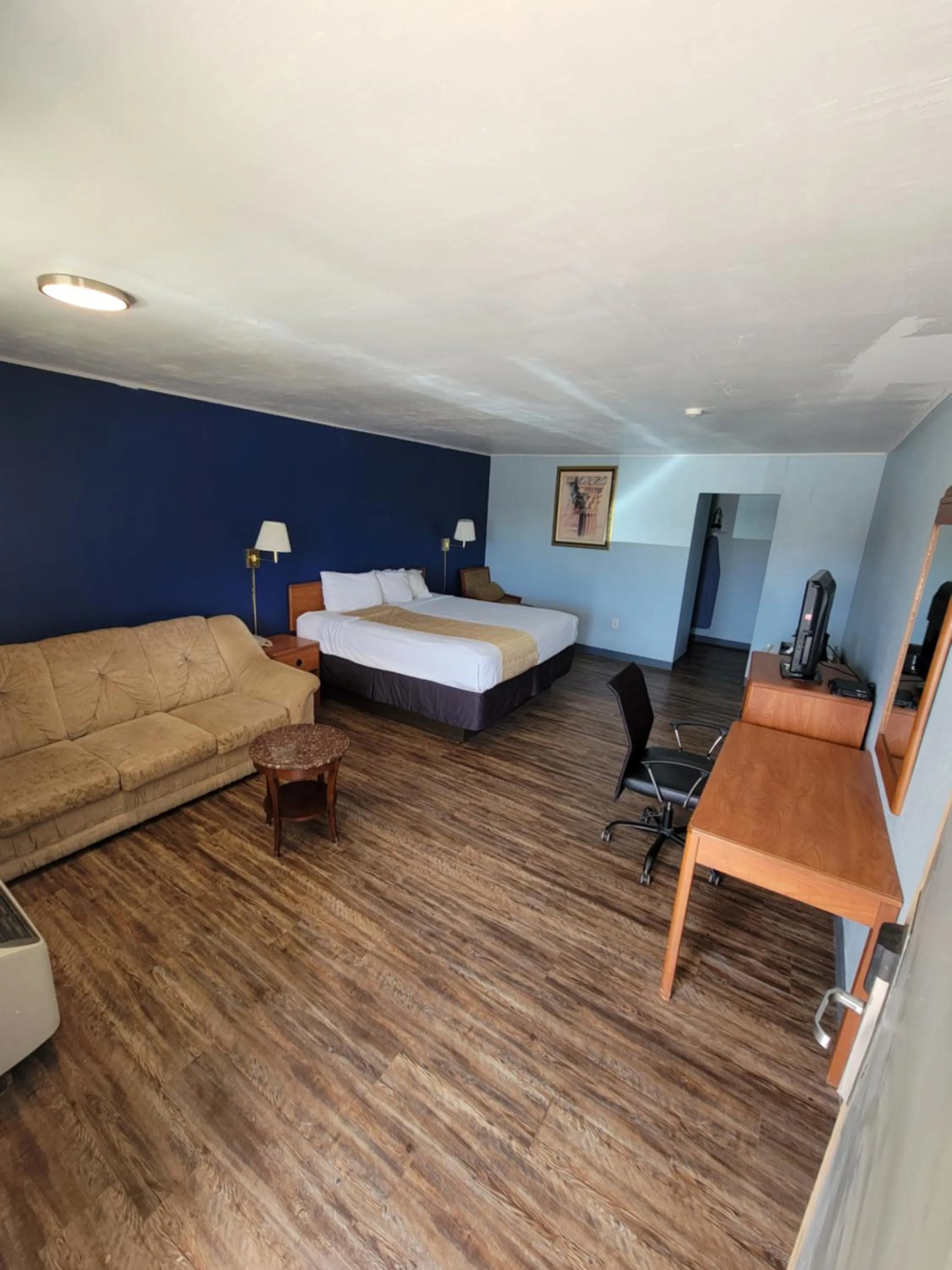 Photo of the whole room, Bed in Travelodge by Wyndham Clovis