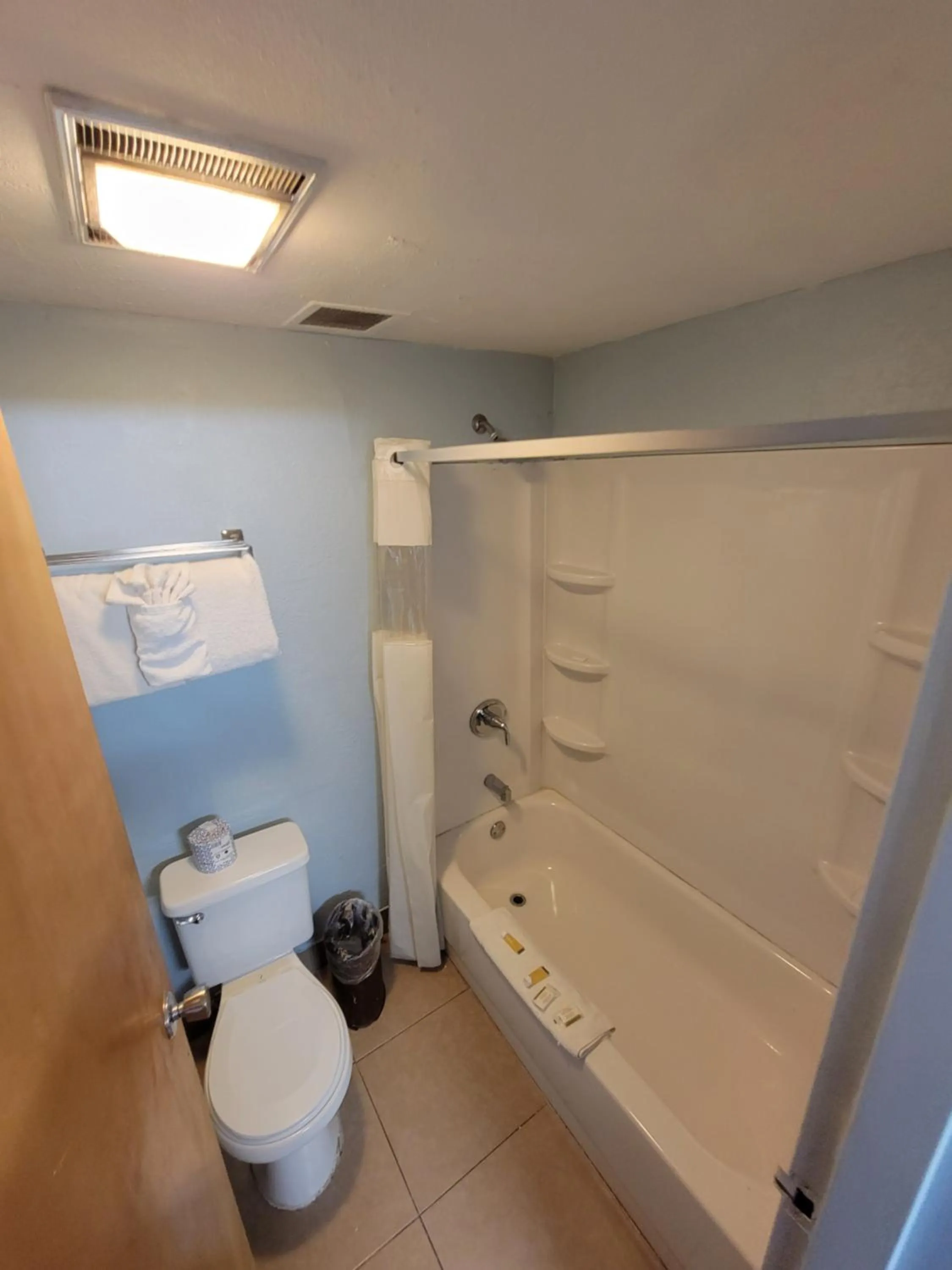 Bathroom in Travelodge by Wyndham Clovis