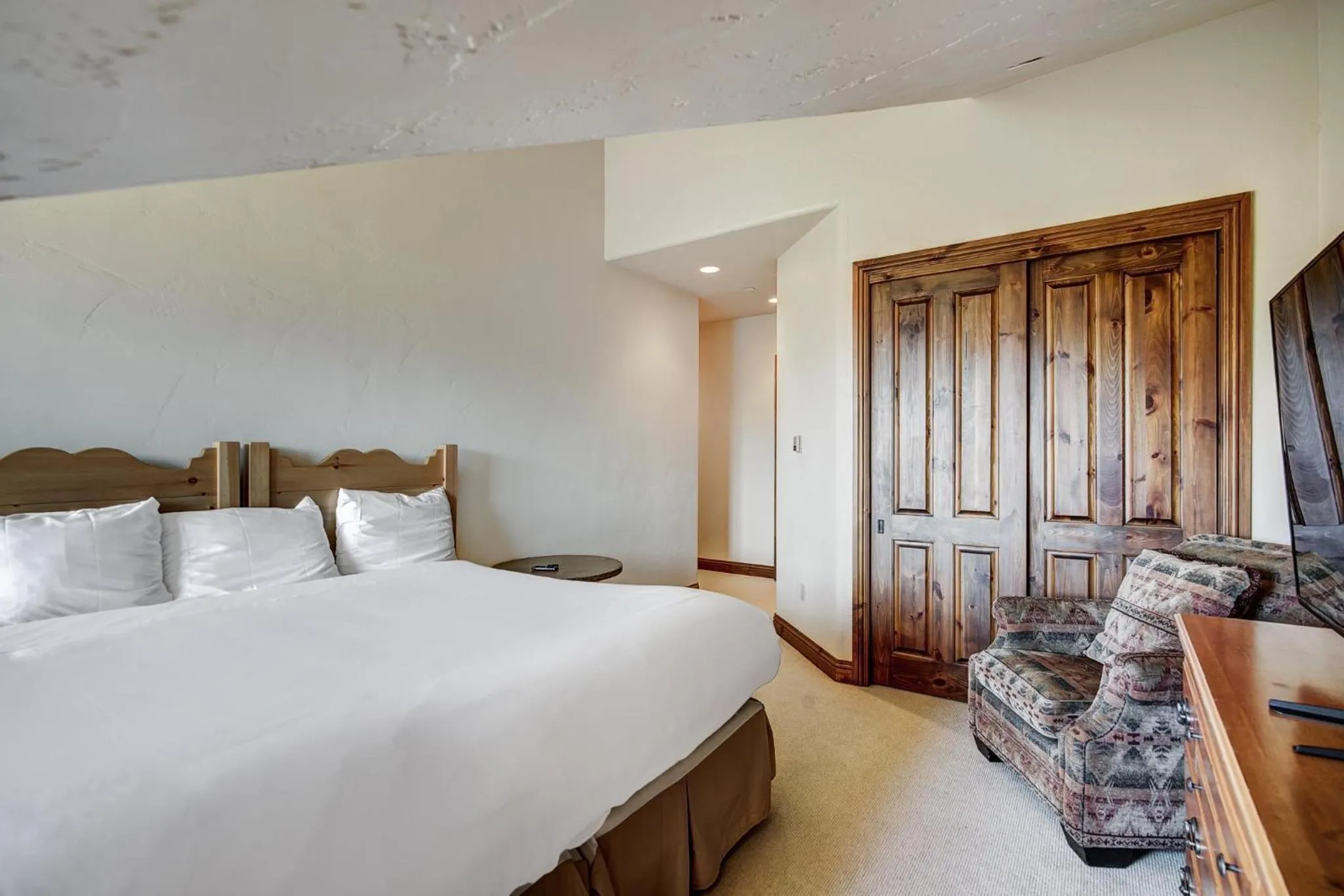 Bedroom, Bed in Arrowhead Village at Beaver Creek