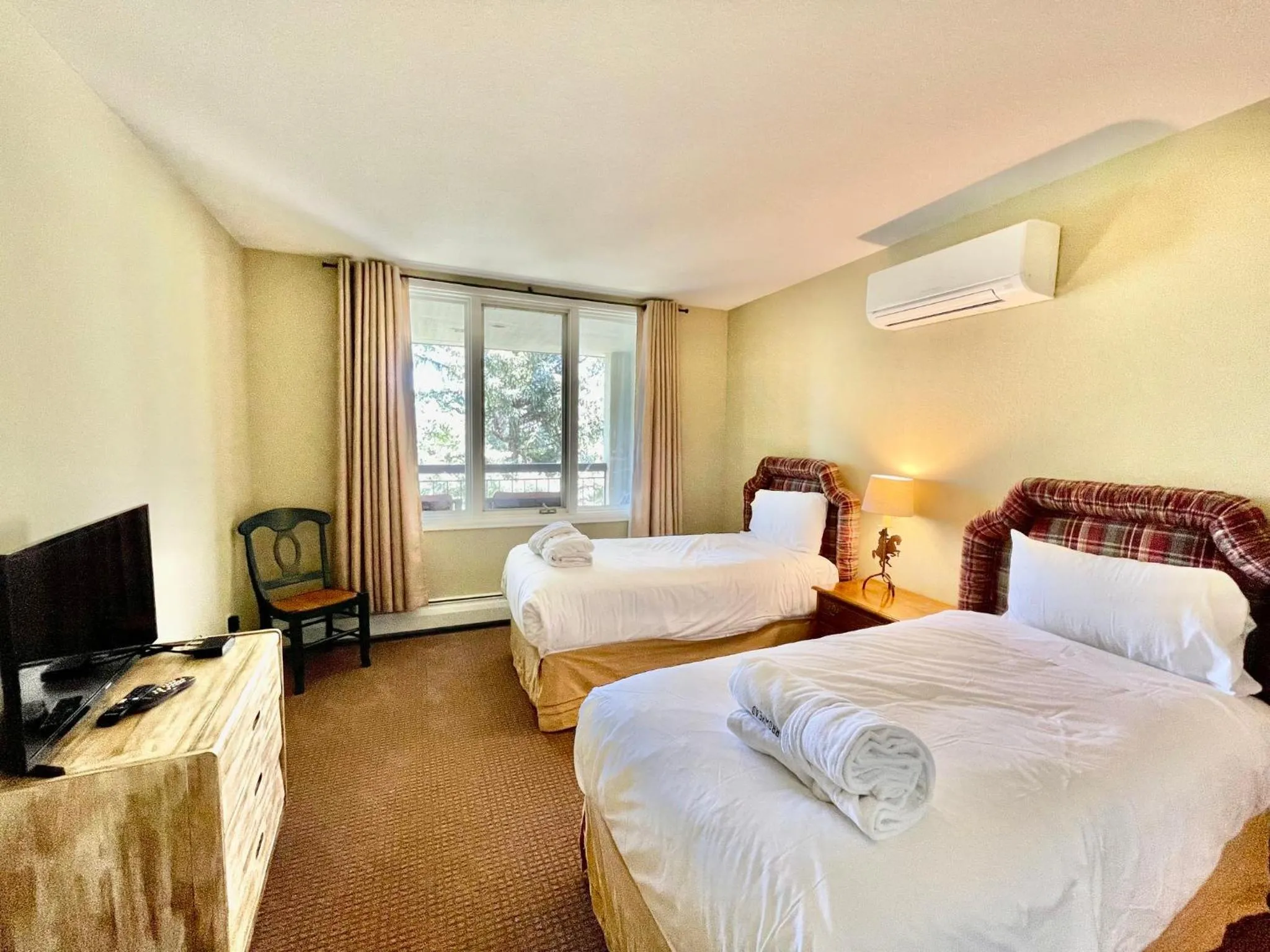 Bedroom, Bed in Arrowhead Village at Beaver Creek