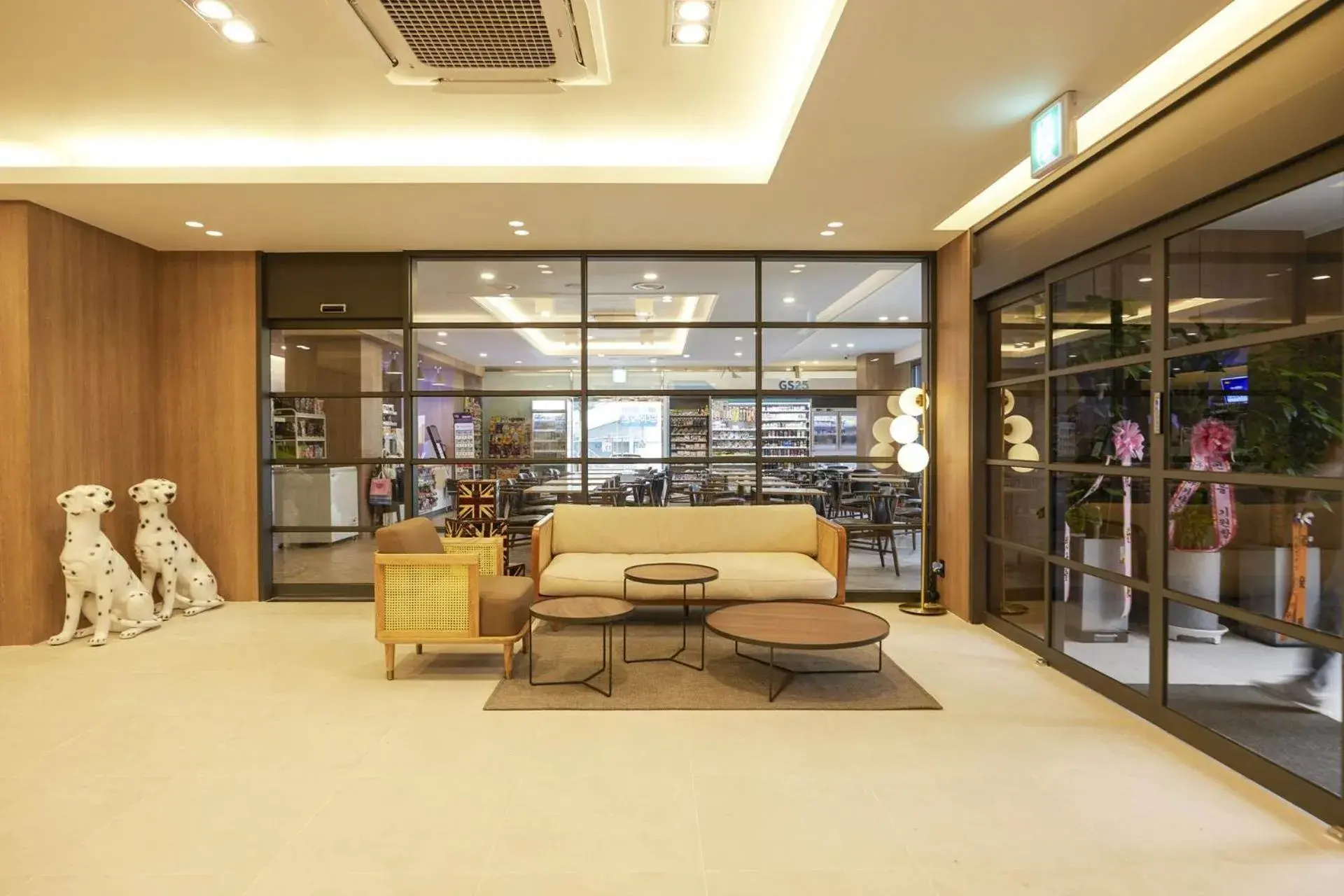 Lobby or reception in Browndot Suwon cityhall Lobby or reception in Browndot Suwon cityhall