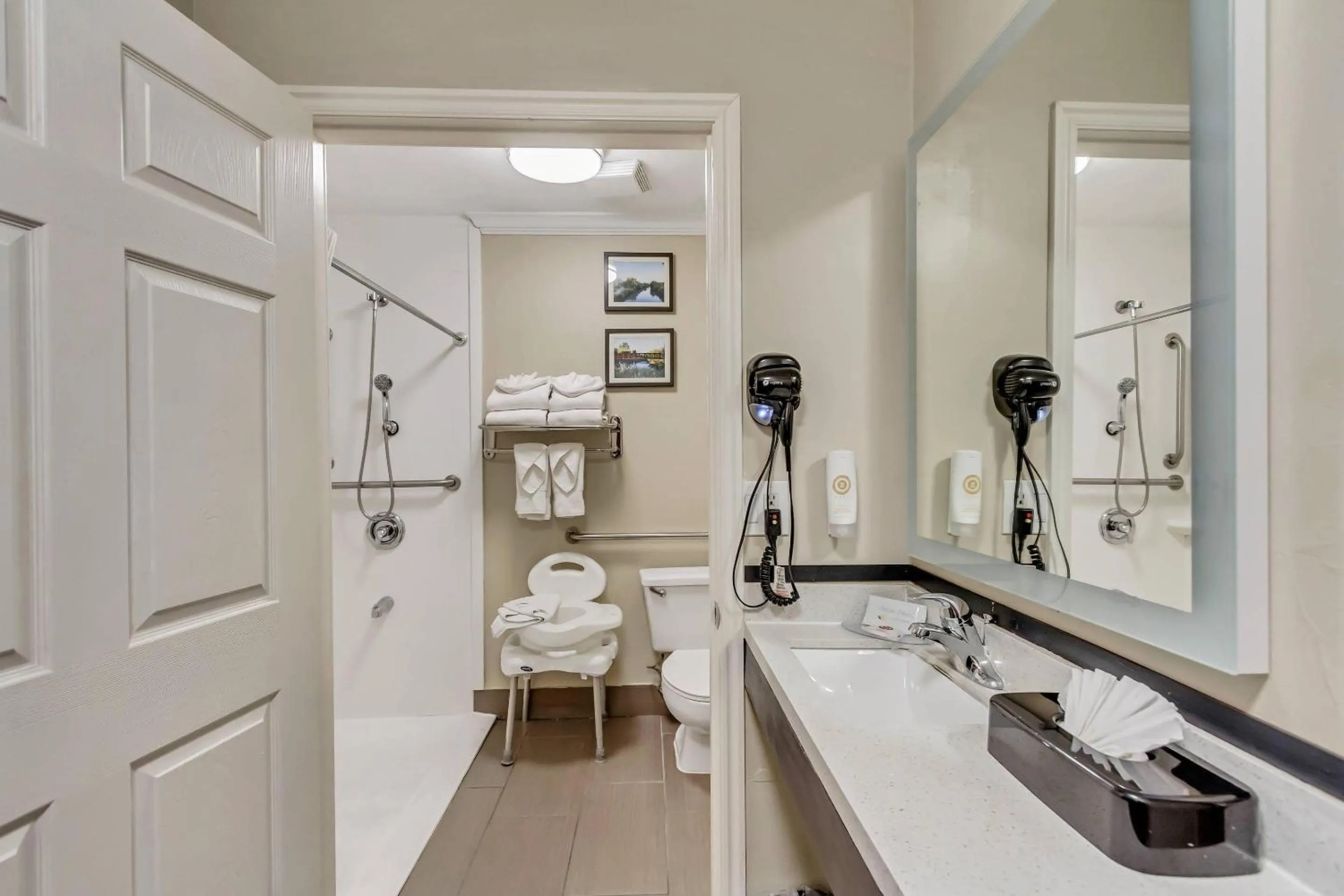 Bedroom in Comfort Inn Murray – Salt Lake City South