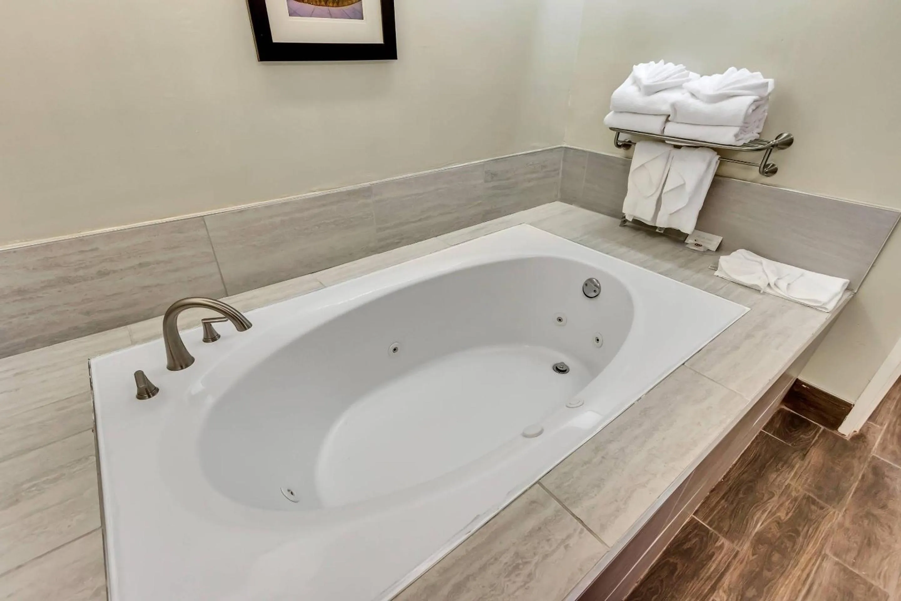 Bedroom in Comfort Inn Murray – Salt Lake City South