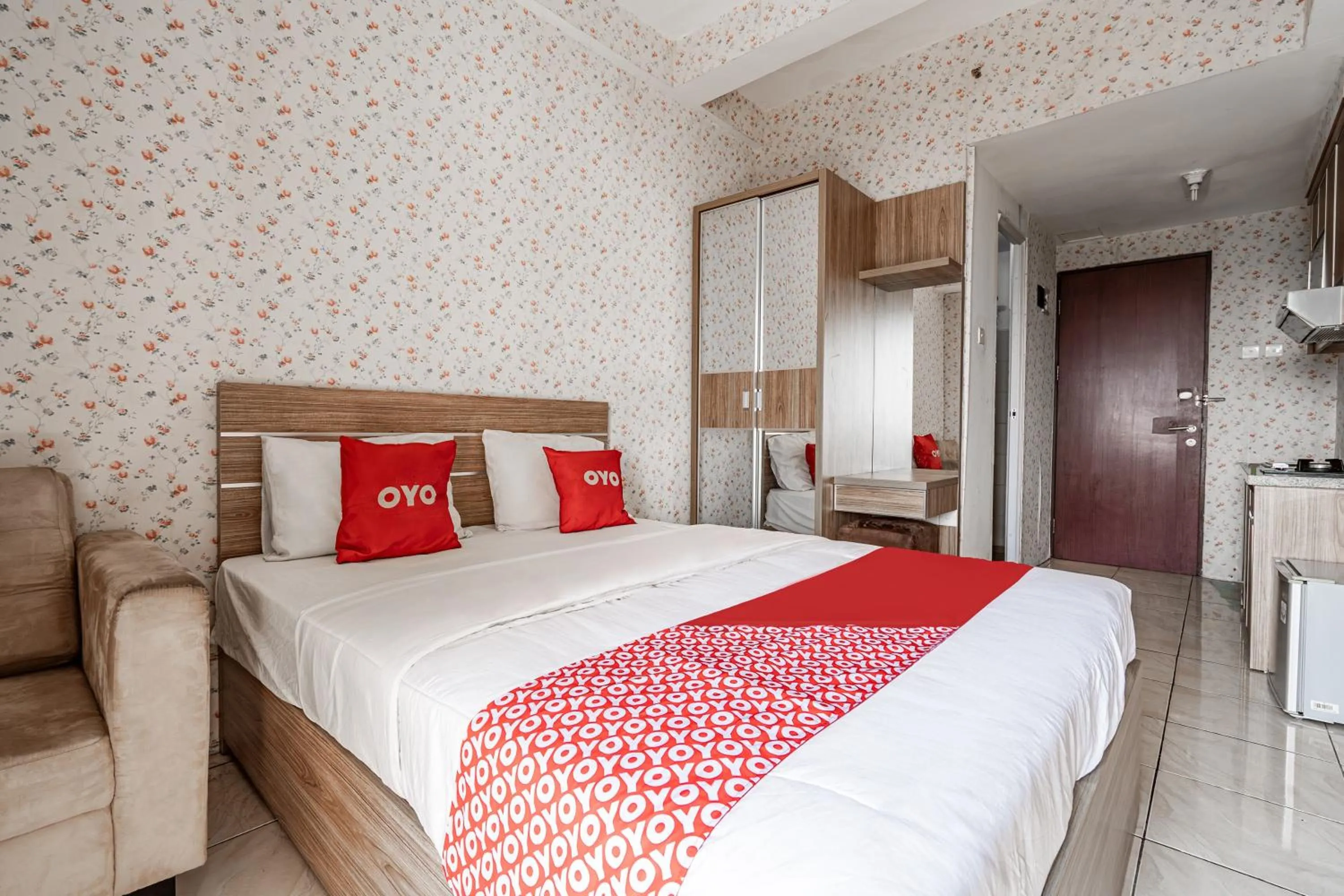 Bedroom, Bed in Hotel O Tamansari Panoramic Apartment By Anwar