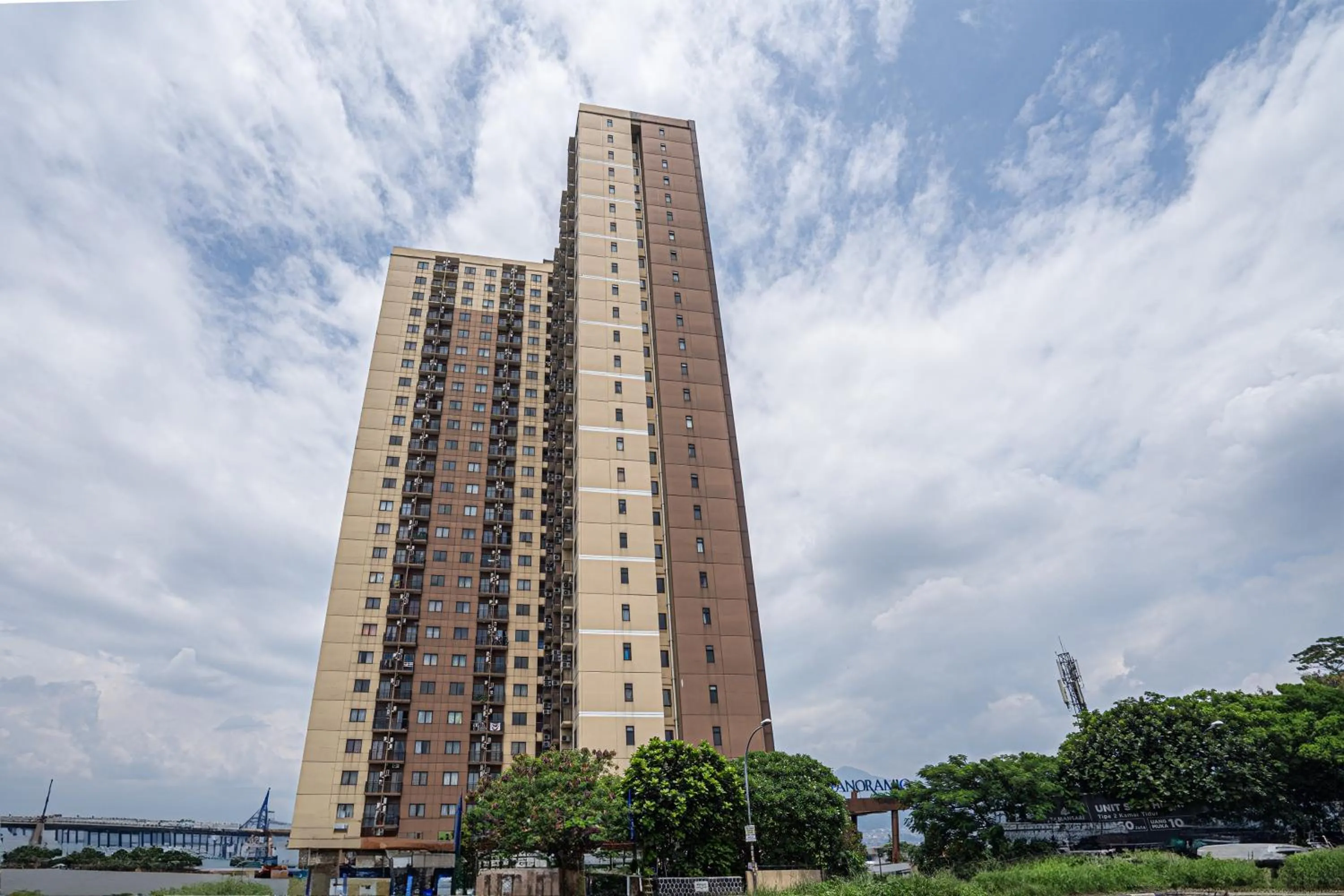Facade/entrance in Hotel O Tamansari Panoramic Apartment By Anwar