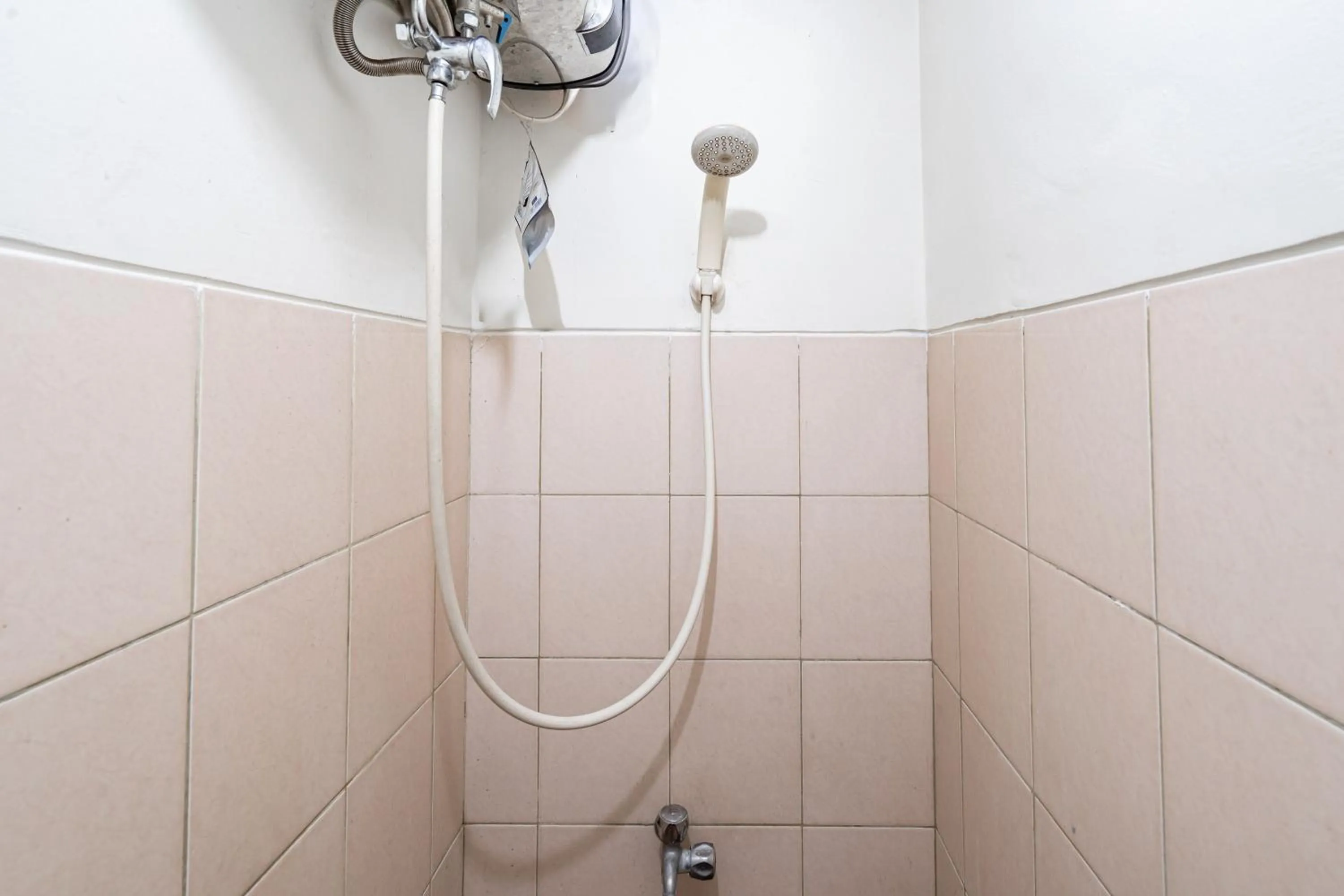 Bathroom in Hotel O Tamansari Panoramic Apartment By Anwar