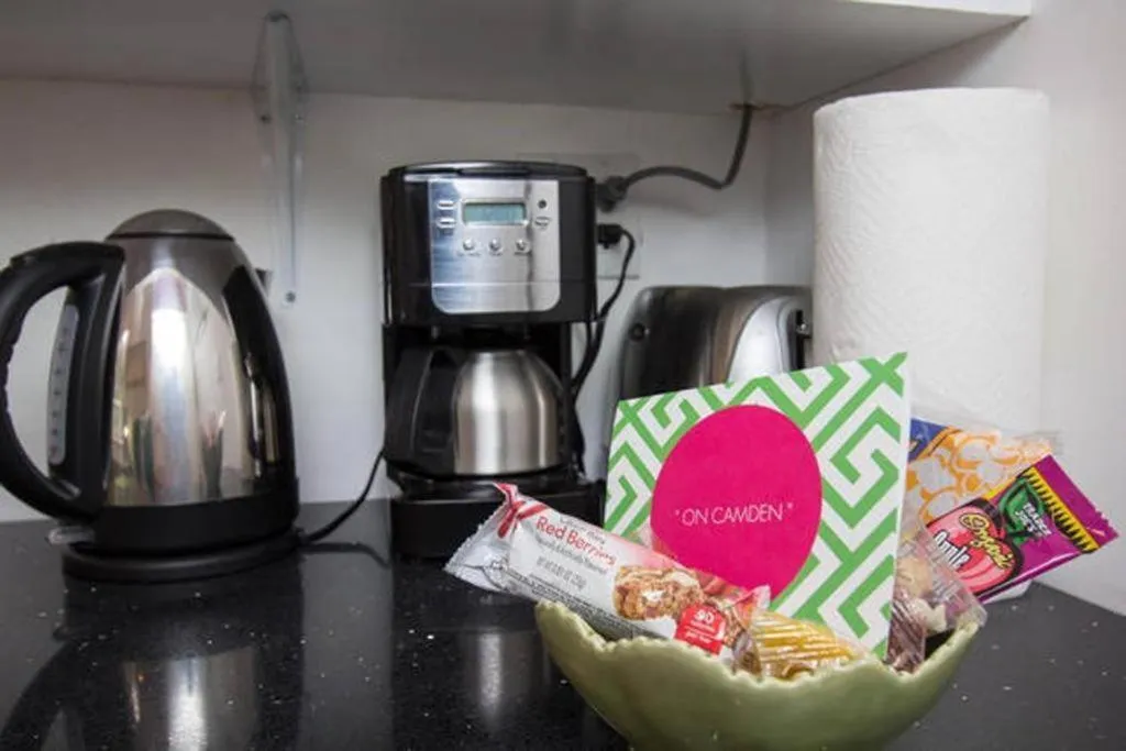 Coffee/tea facilities in Beverly Hills Celebrity Home