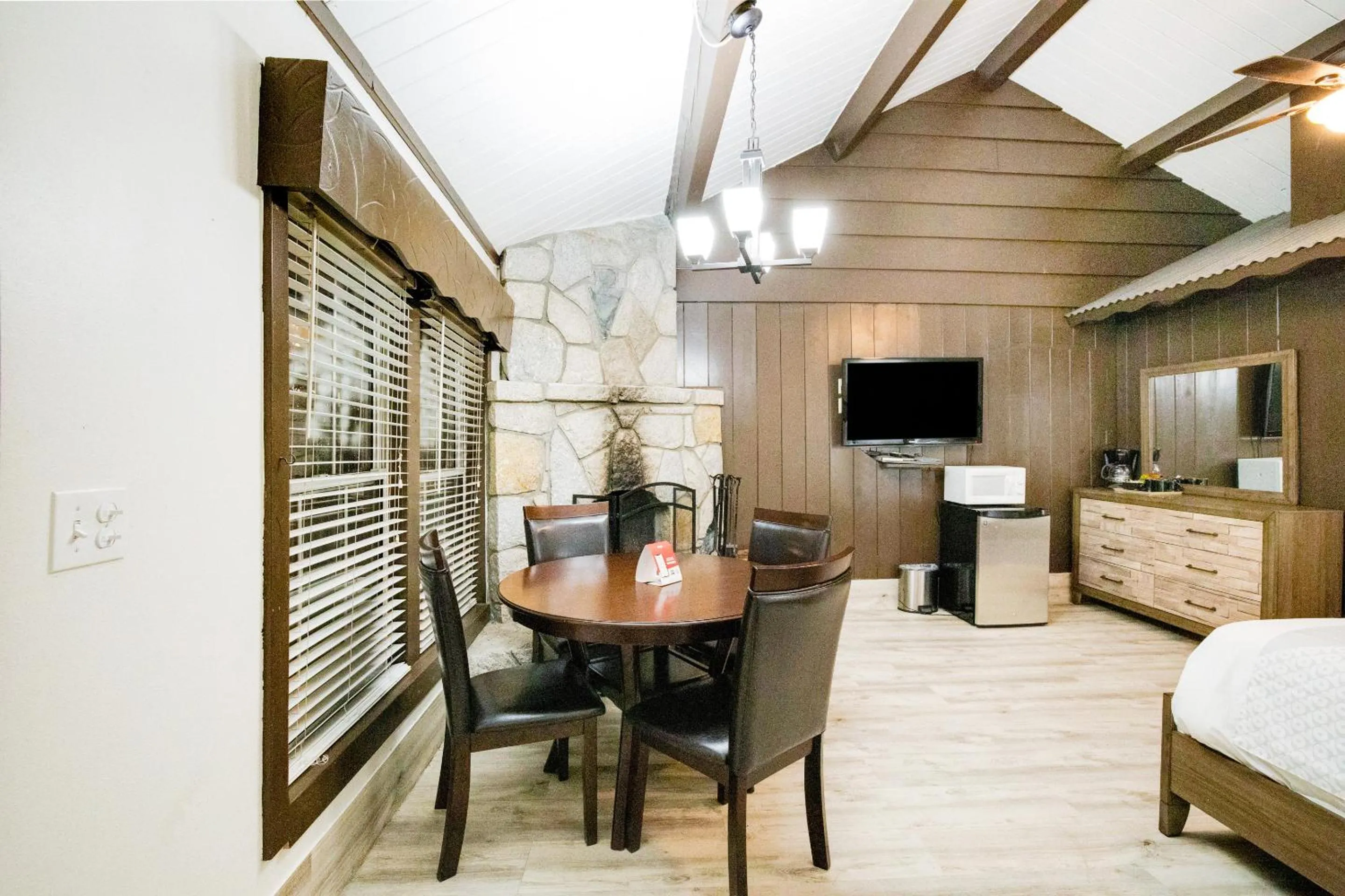 Area and facilities in Arrowhead Tree Top Lodge