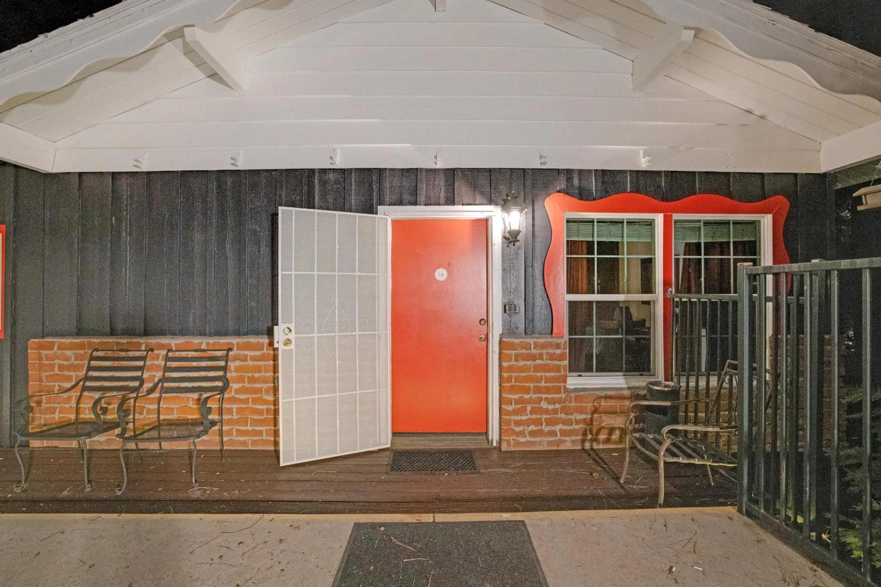 Facade/entrance in Arrowhead Tree Top Lodge