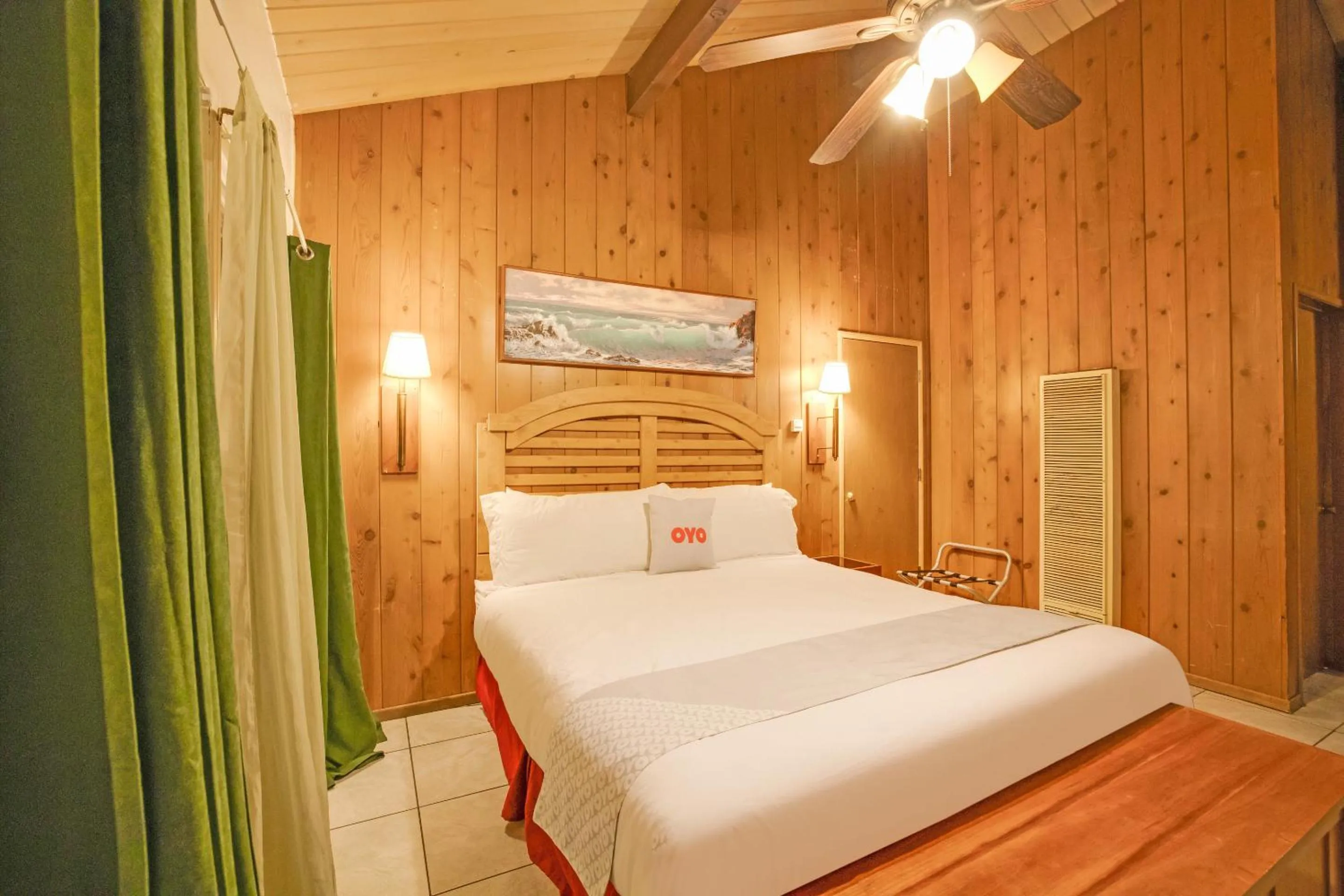 Bedroom in Arrowhead Tree Top Lodge