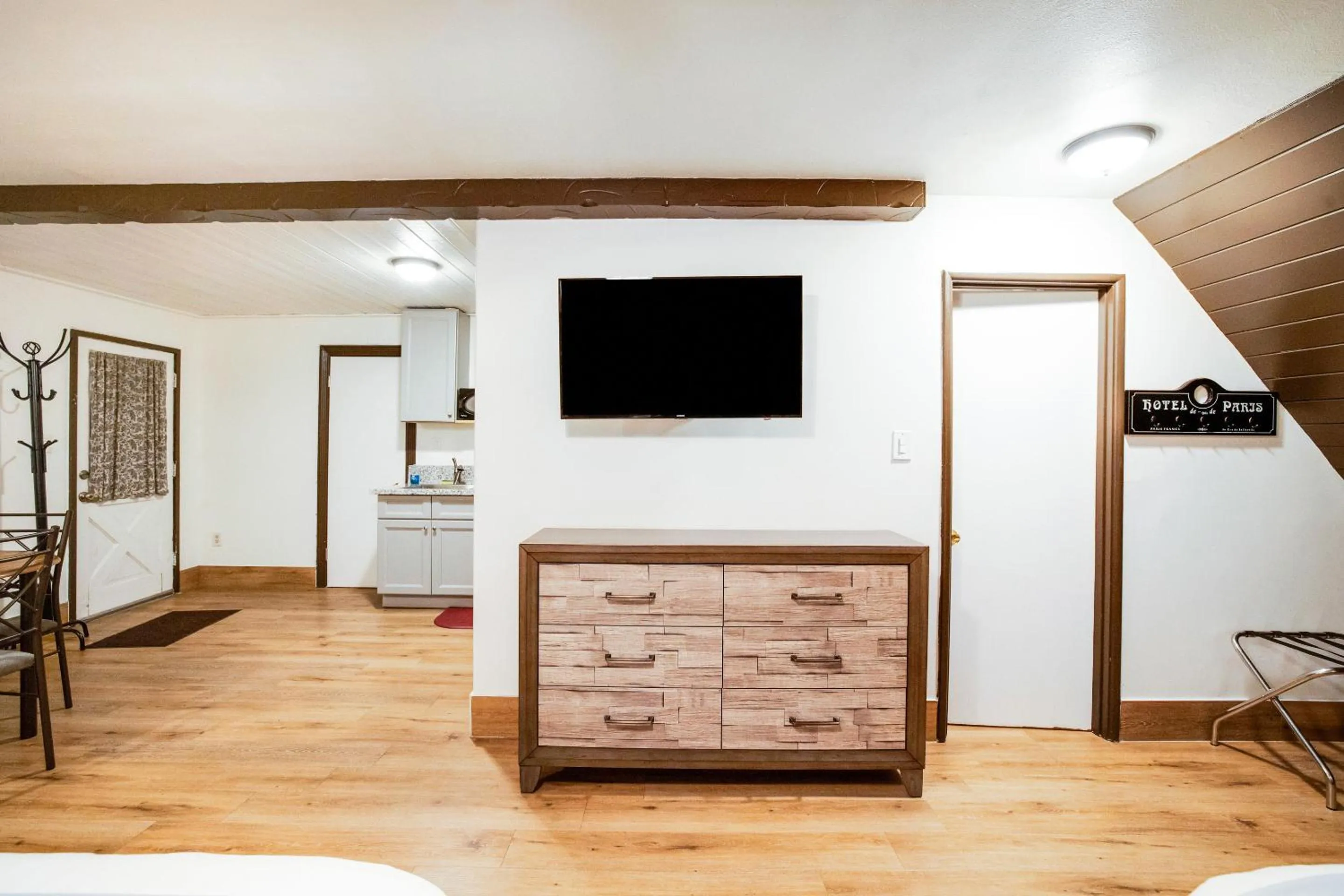 TV and multimedia in Arrowhead Tree Top Lodge