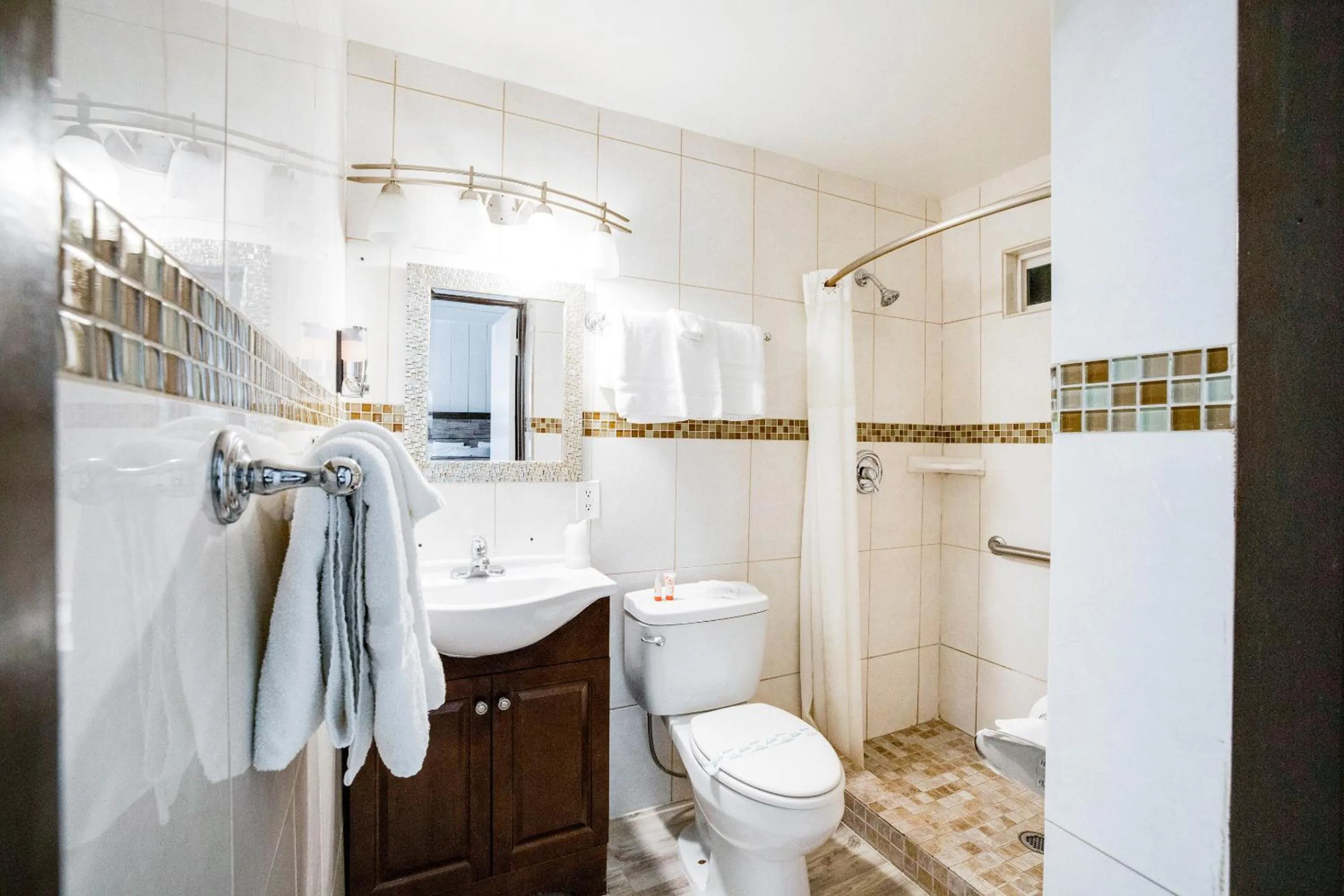 Shower in Arrowhead Tree Top Lodge