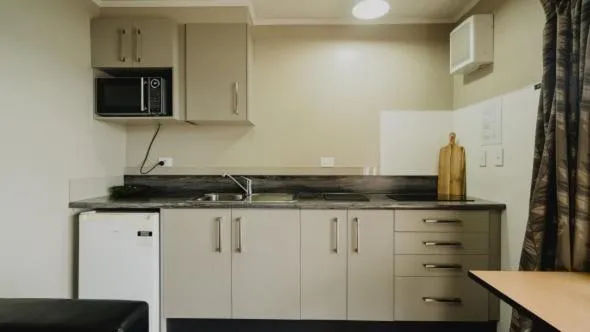 Lakes Edge Holiday Park