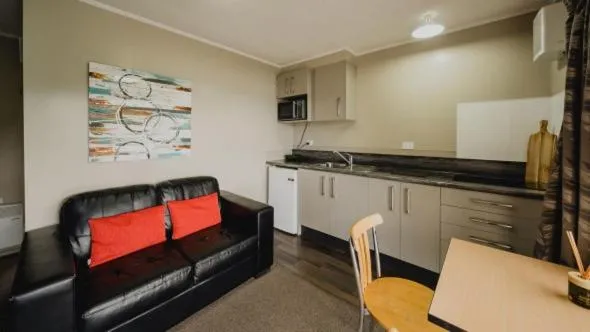 Lakes Edge Holiday Park