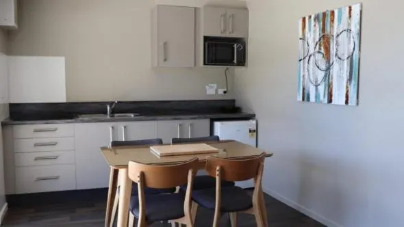 Lakes Edge Holiday Park