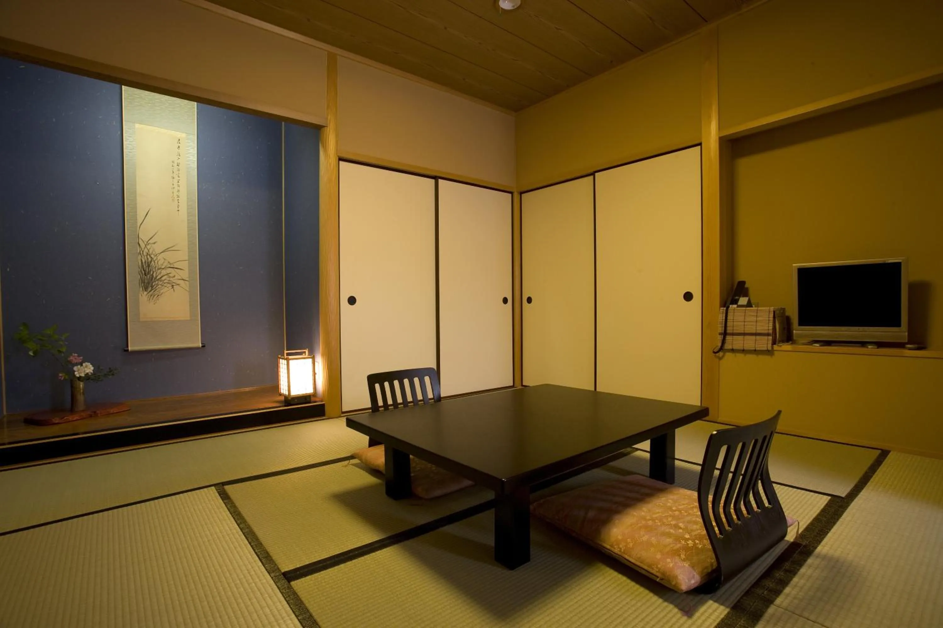 Photo of the whole room in Okutsusou