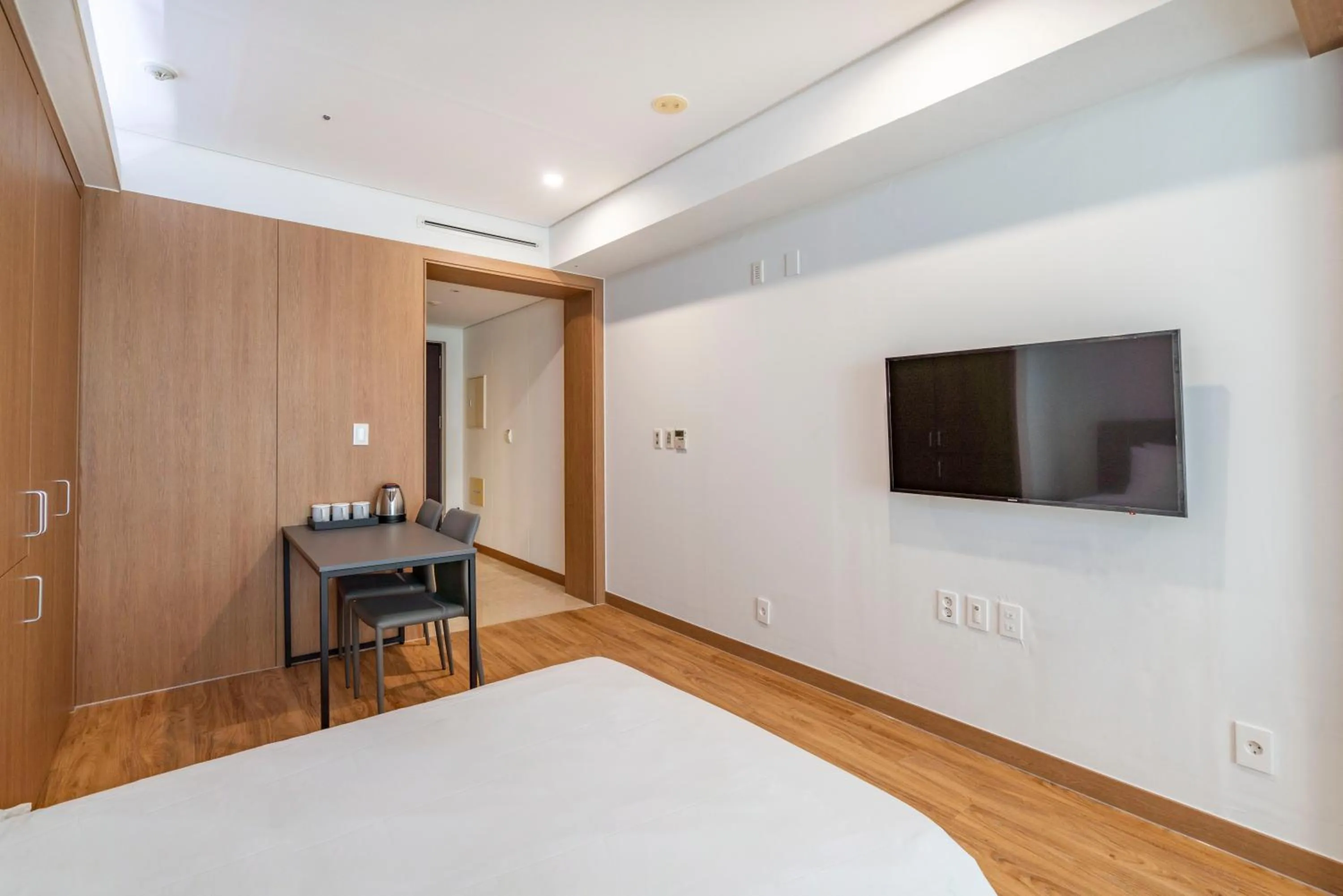 Coffee/tea facilities, Bed in Centum Convention Hotel In Centum