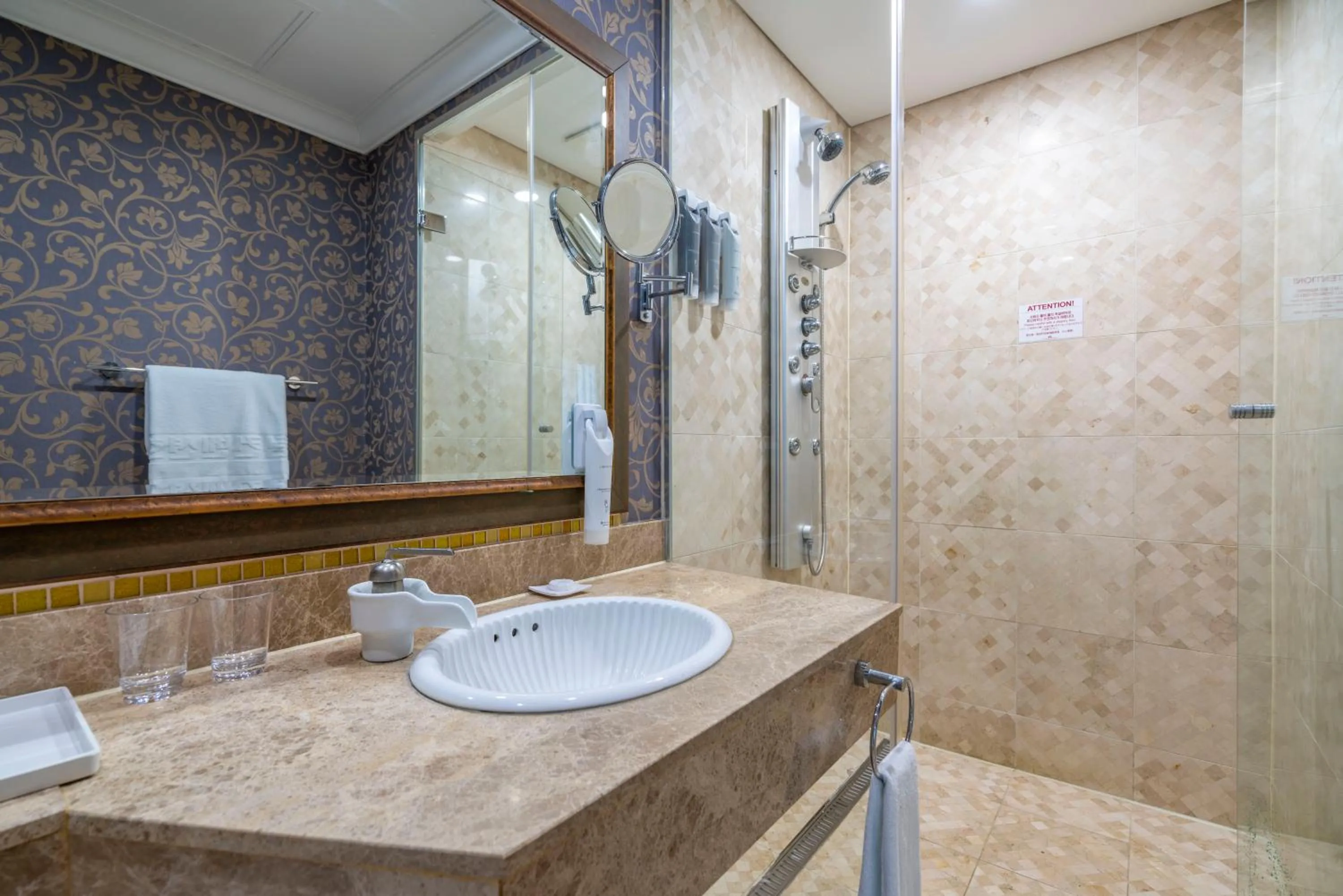 Shower in Centum Convention Hotel In Centum