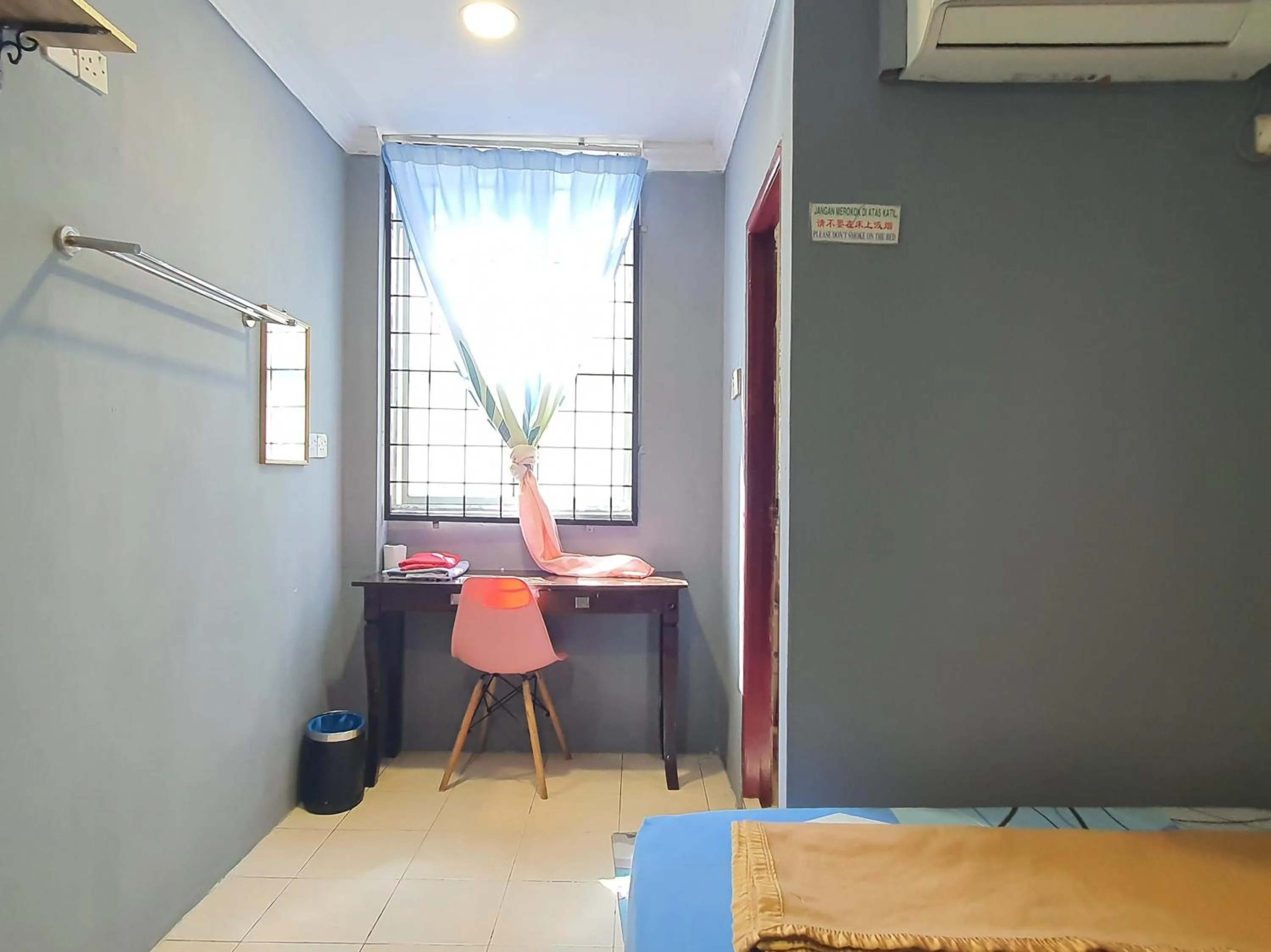 Photo of the whole room, Bed in Hotel O Hoover Room