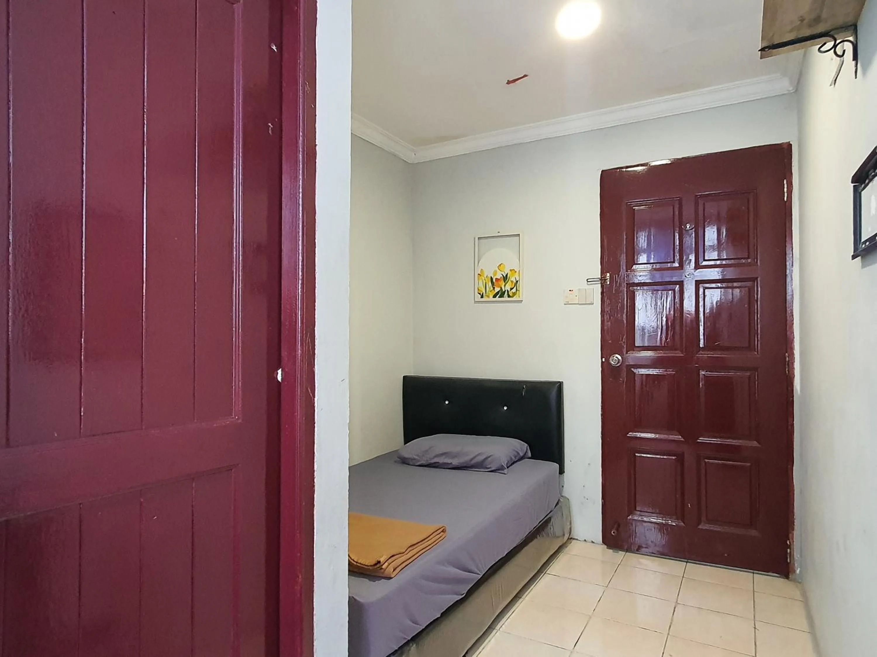 Photo of the whole room in Hotel O Hoover Room