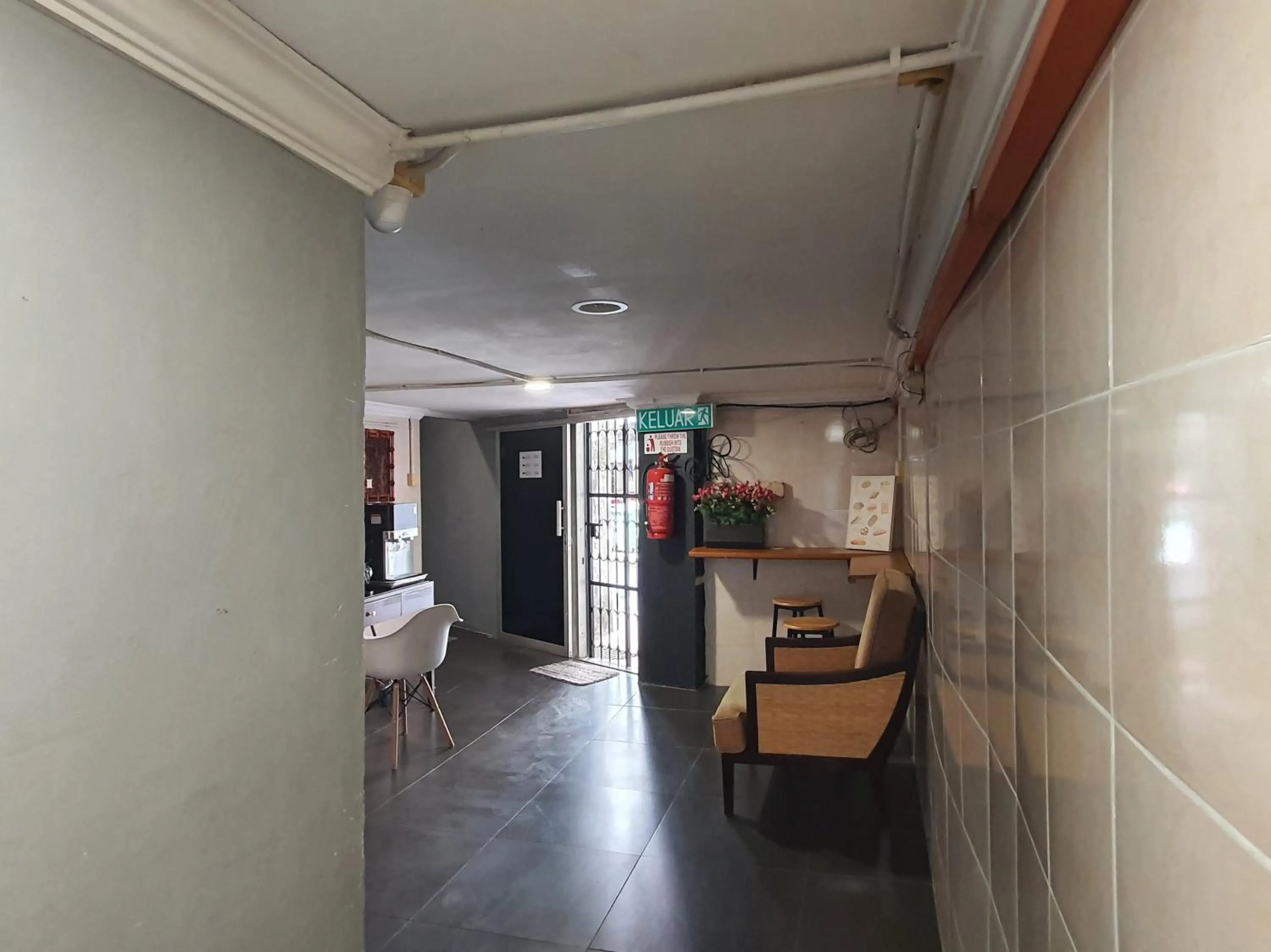 Facade/entrance in Hotel O Hoover Room