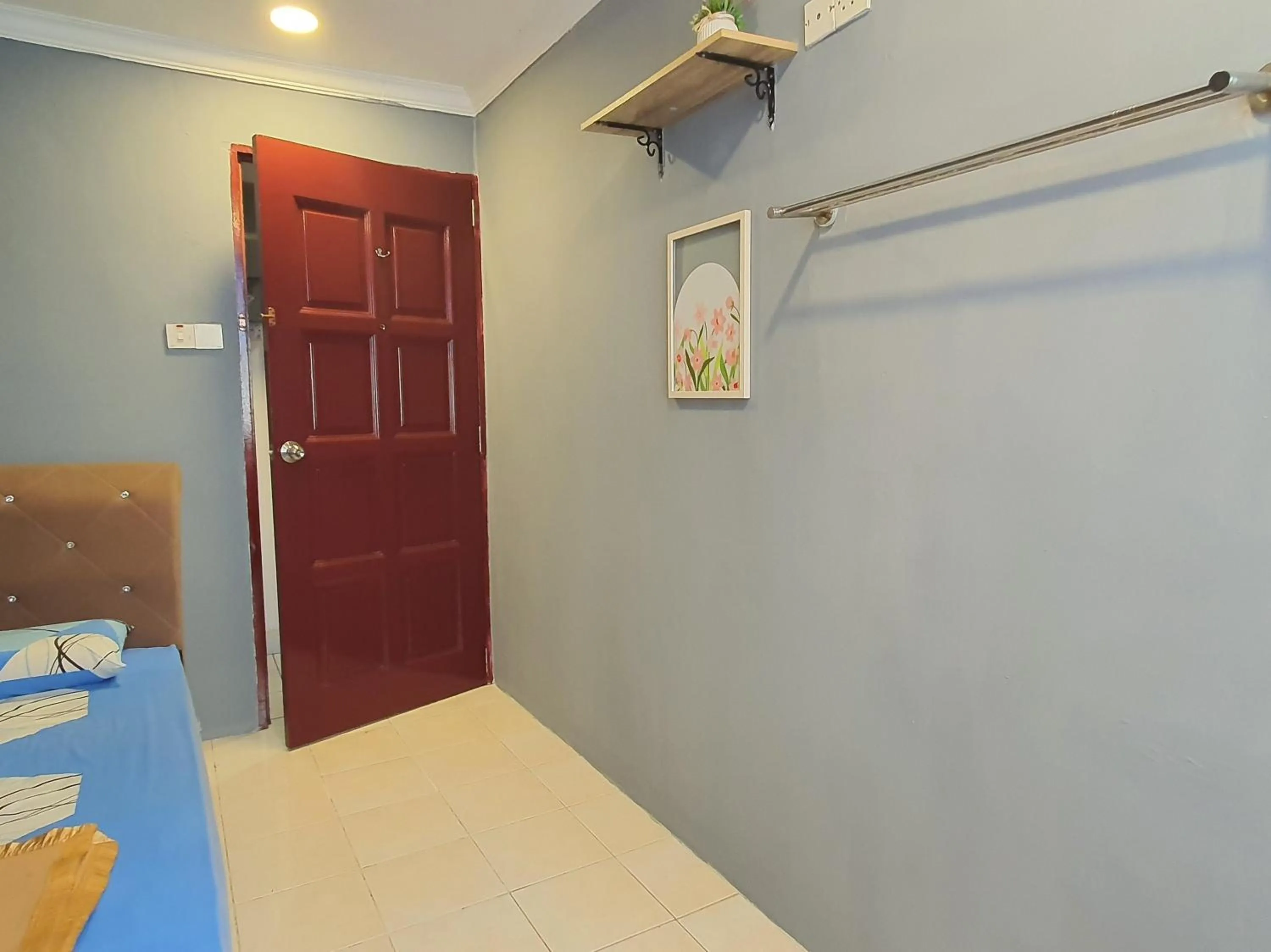 Photo of the whole room in Hotel O Hoover Room