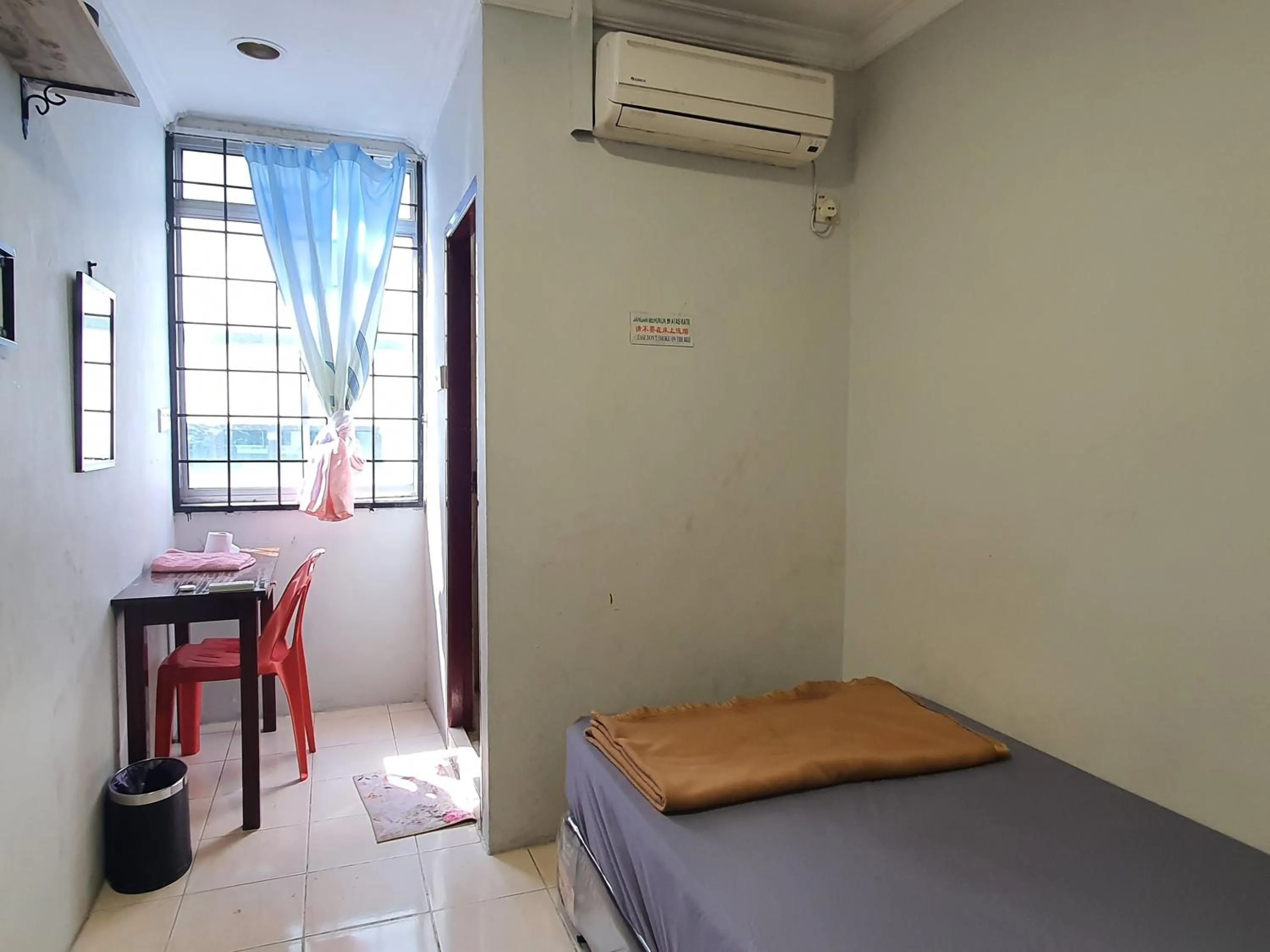 Photo of the whole room, Bed in Hotel O Hoover Room