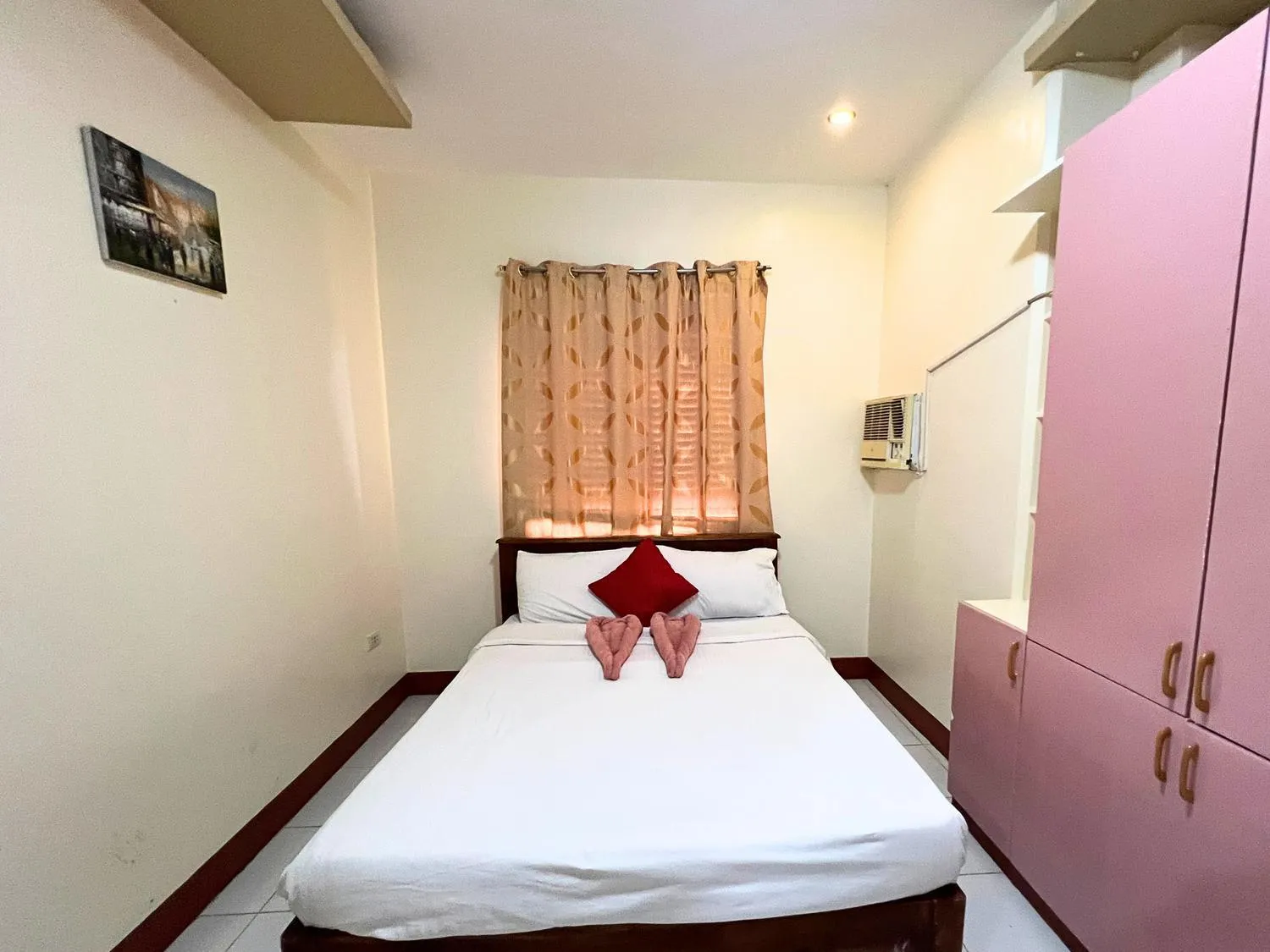 Bed in Manora Apartment