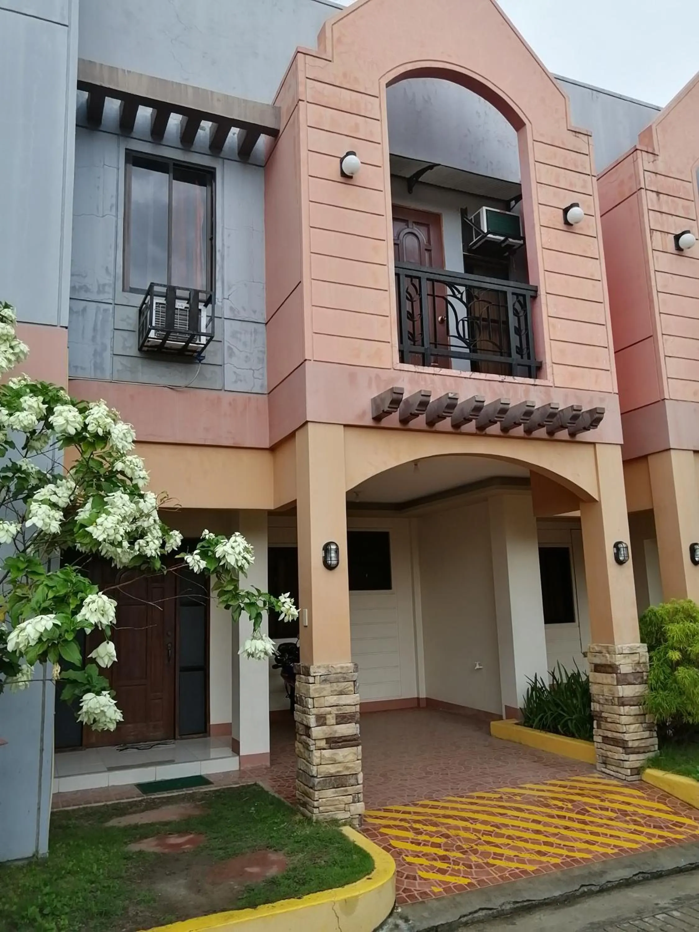 Facade/entrance in Manora Apartment