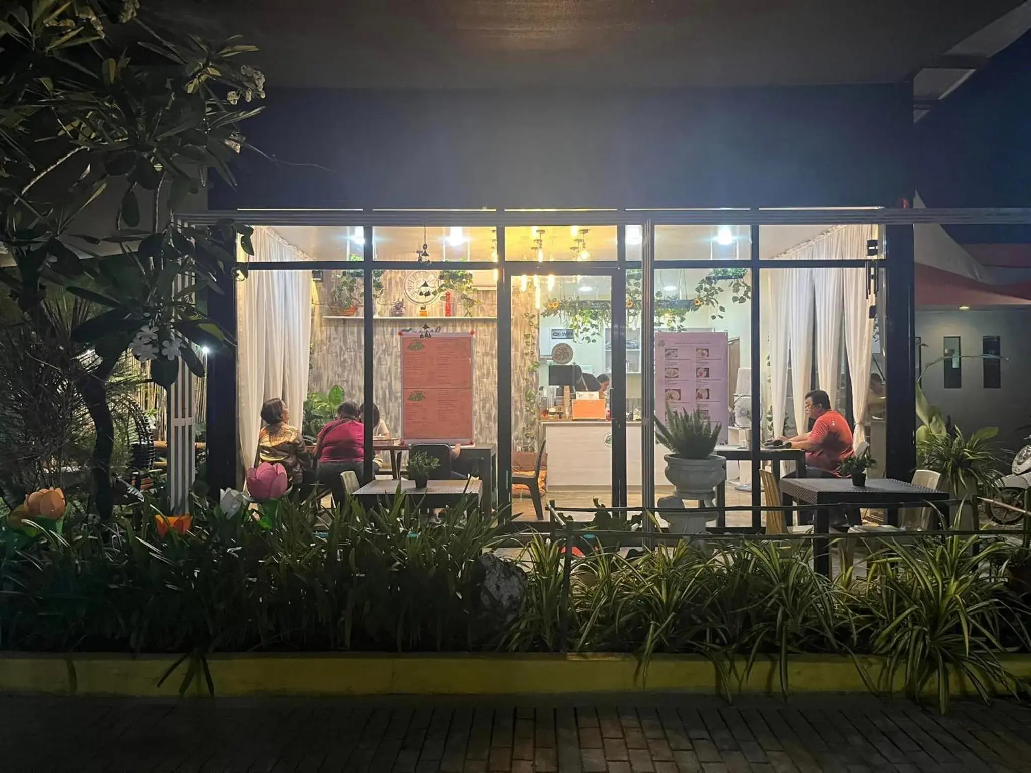 Restaurant/places to eat in Manora Apartment Restaurant/places to eat in Manora Apartment