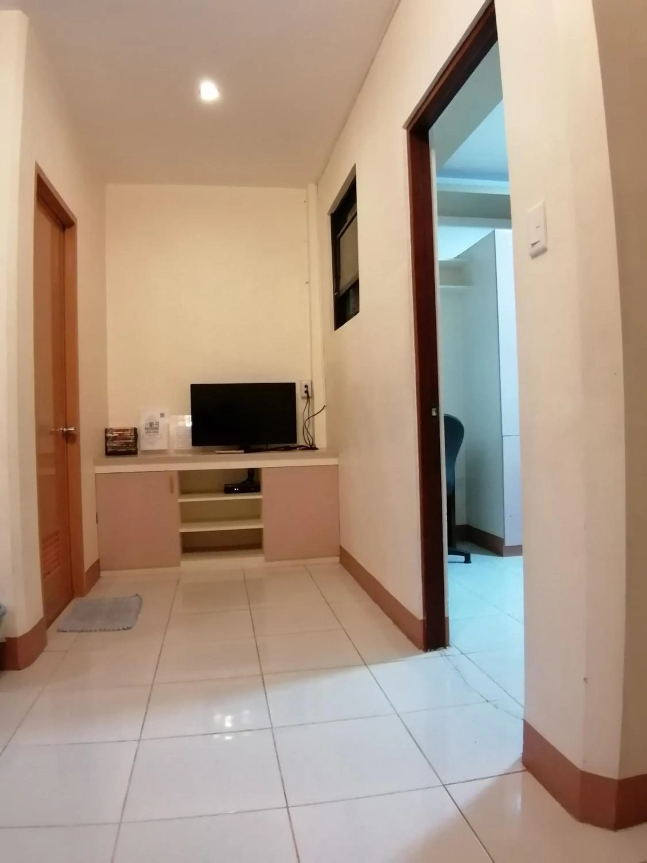 TV and multimedia in Manora Apartment