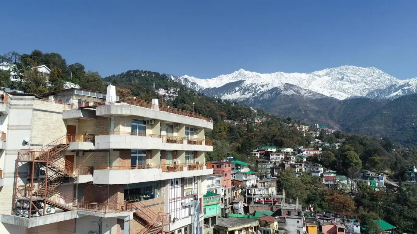 Property building in Hotel Inclover-A Peaceful Retreat Property building in Hotel Inclover-A Peaceful Retreat