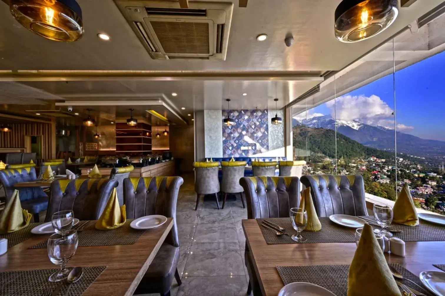 Restaurant/places to eat in Hotel Inclover-A Peaceful Retreat Restaurant/places to eat in Hotel Inclover-A Peaceful Retreat