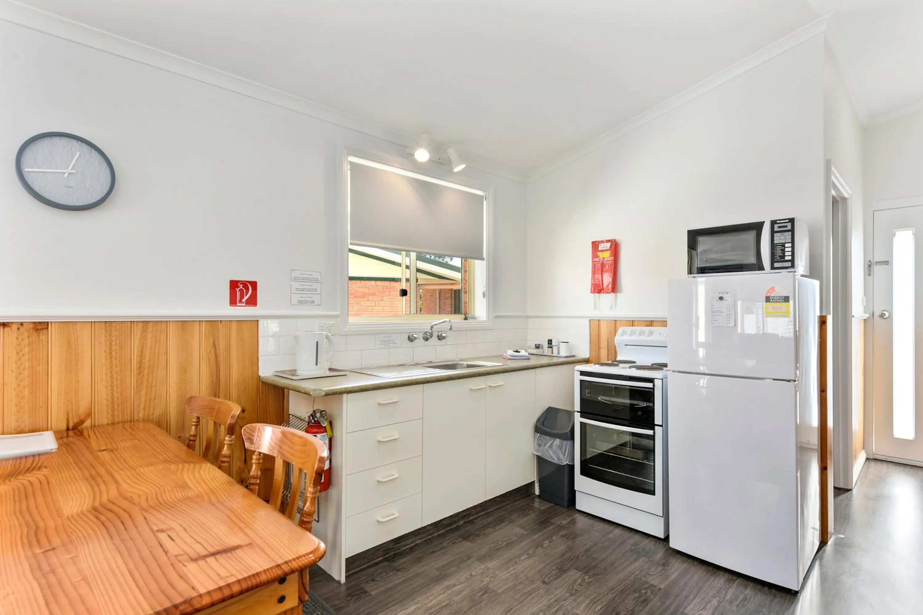 Kitchen or kitchenette in Masons Cottages