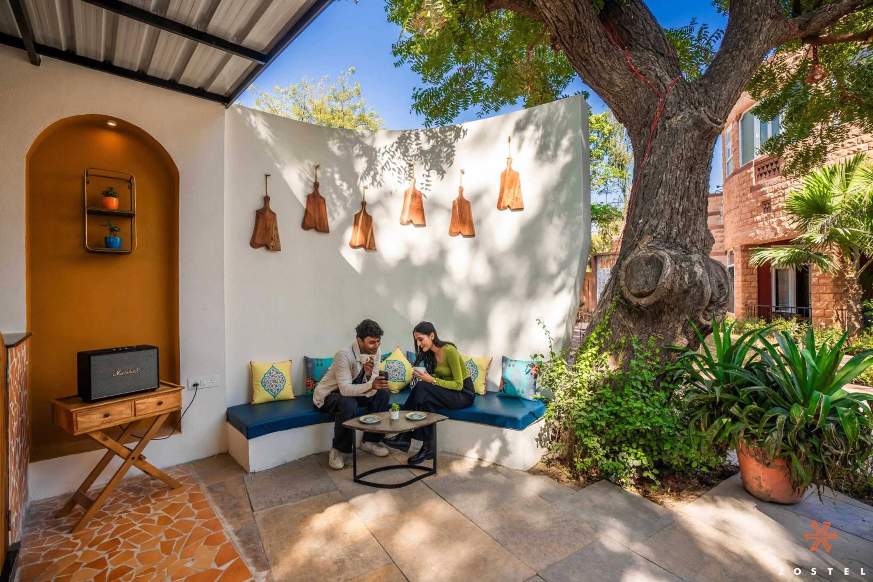 Communal lounge/ TV room in Zostel Jodhpur (Ratanada)