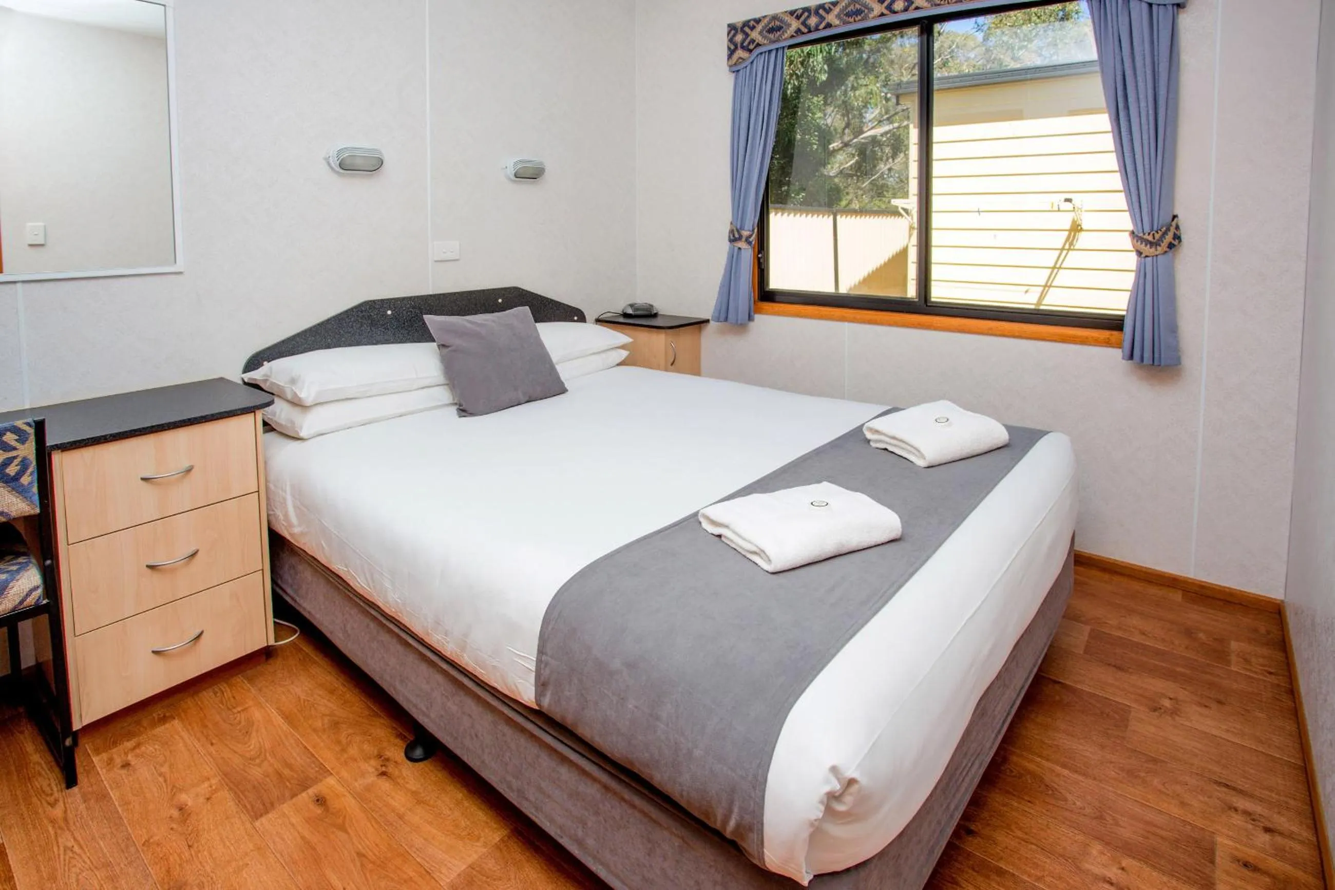 Bedroom, Bed in BIG4 Traralgon Park Lane Holiday Park