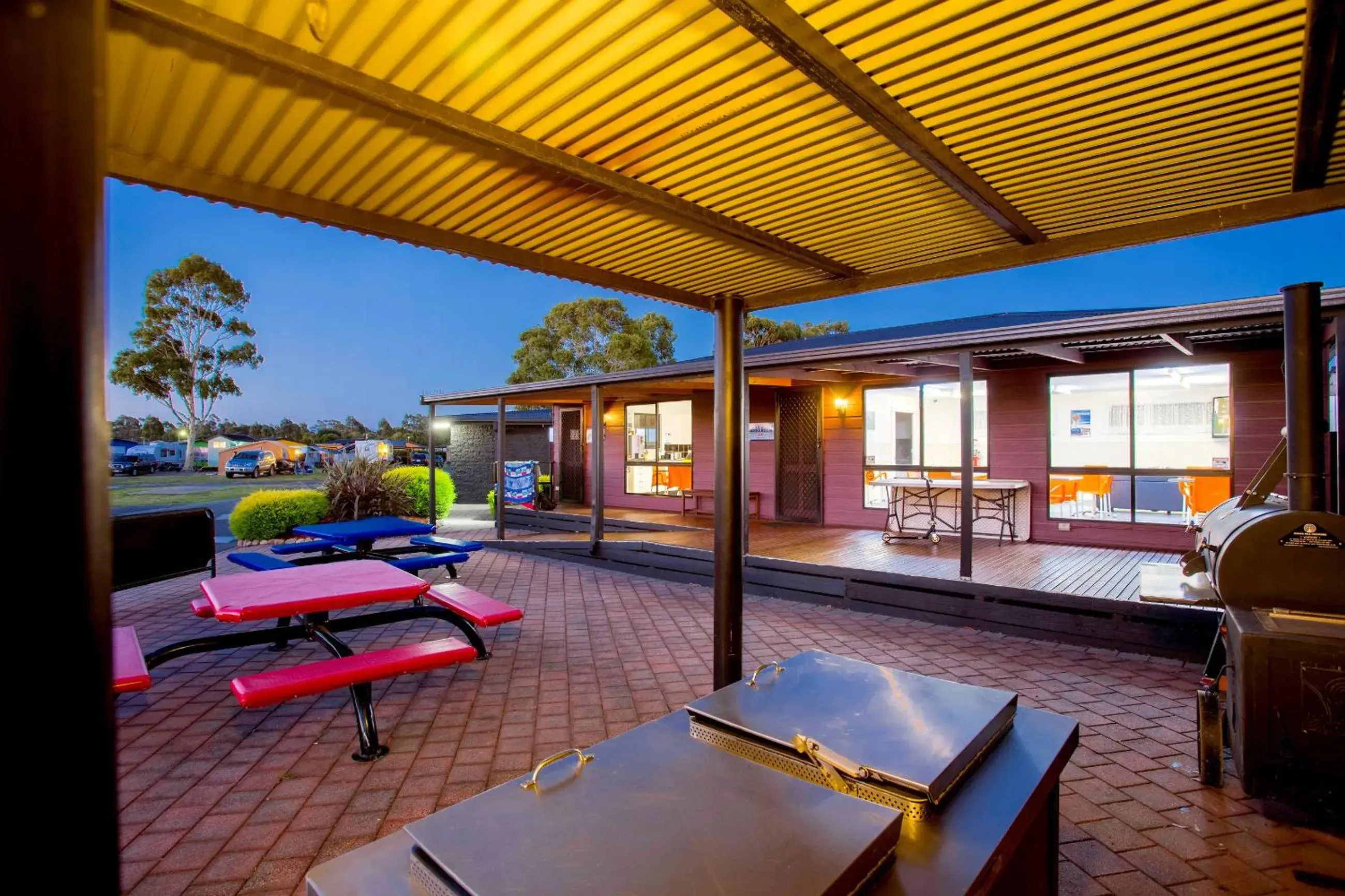 BBQ facilities in BIG4 Traralgon Park Lane Holiday Park BBQ facilities in BIG4 Traralgon Park Lane Holiday Park