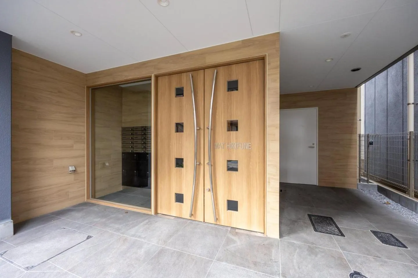 Facade/entrance in Mat Hikifune