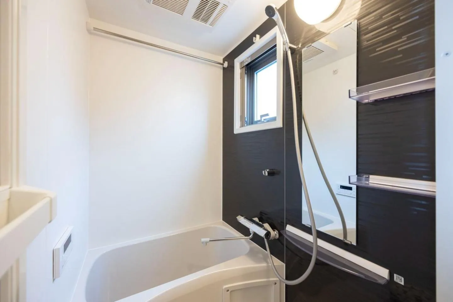 Shower in Mat Hikifune