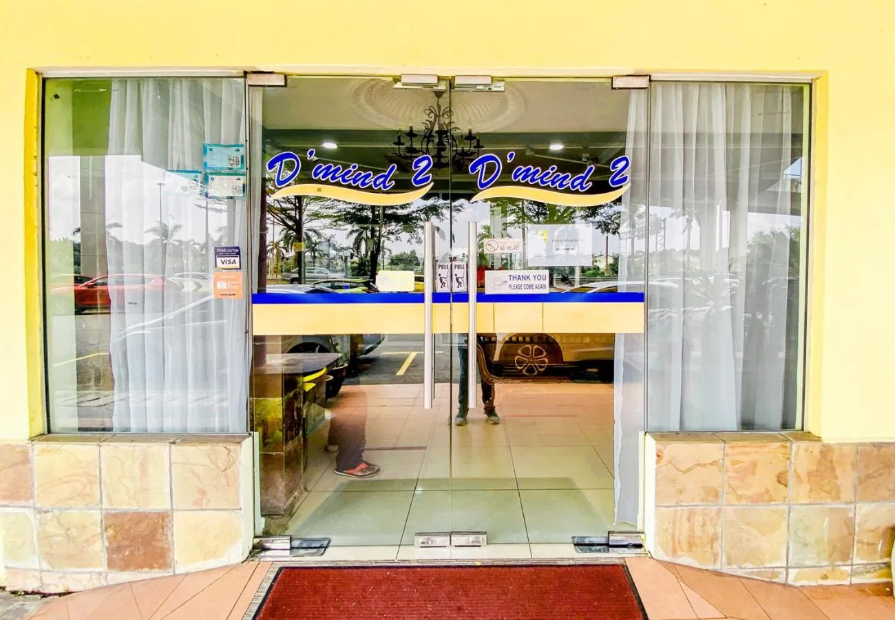 Facade/entrance in Sun Inns D2 @ Seri Kembangan