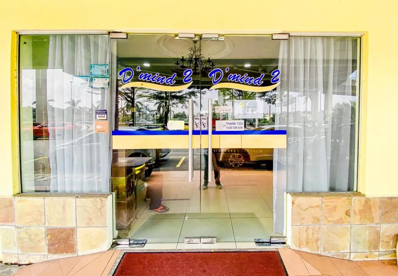 Facade/entrance in Sun Inns D2 @ Seri Kembangan Facade/entrance in Sun Inns D2 @ Seri Kembangan
