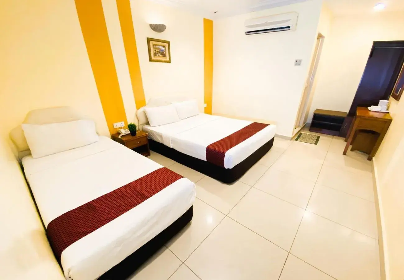 Triple Room in Sun Inns D2 @ Seri Kembangan Triple Room in Sun Inns D2 @ Seri Kembangan